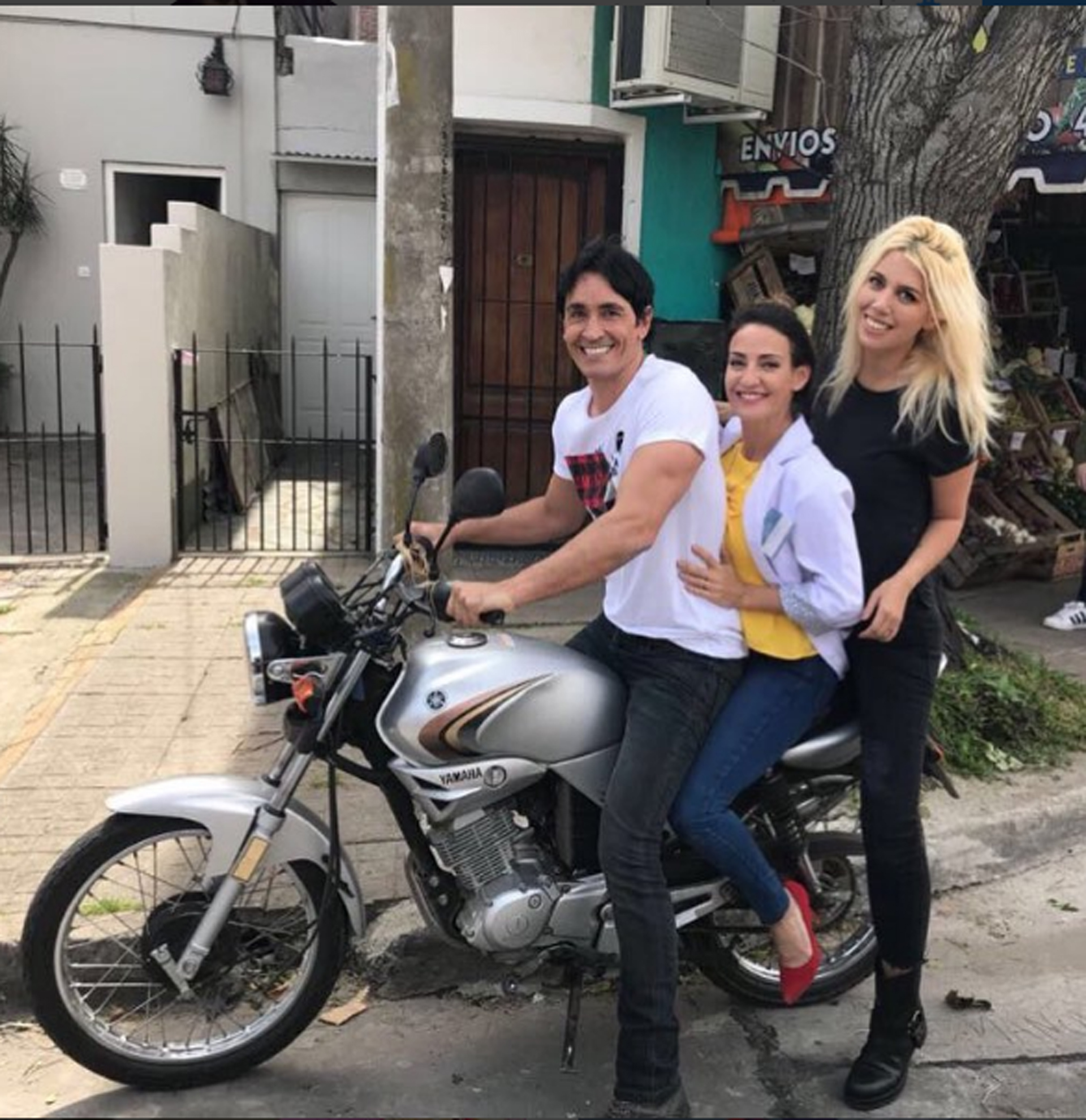 Wanda Nara grabó un cameo en “Golpe al corazón” con Sebastián Estevanez y Eleonora Wexler. Además, la esposa de Mauro Icardi se prepara para realizar su debut en la pantalla grande