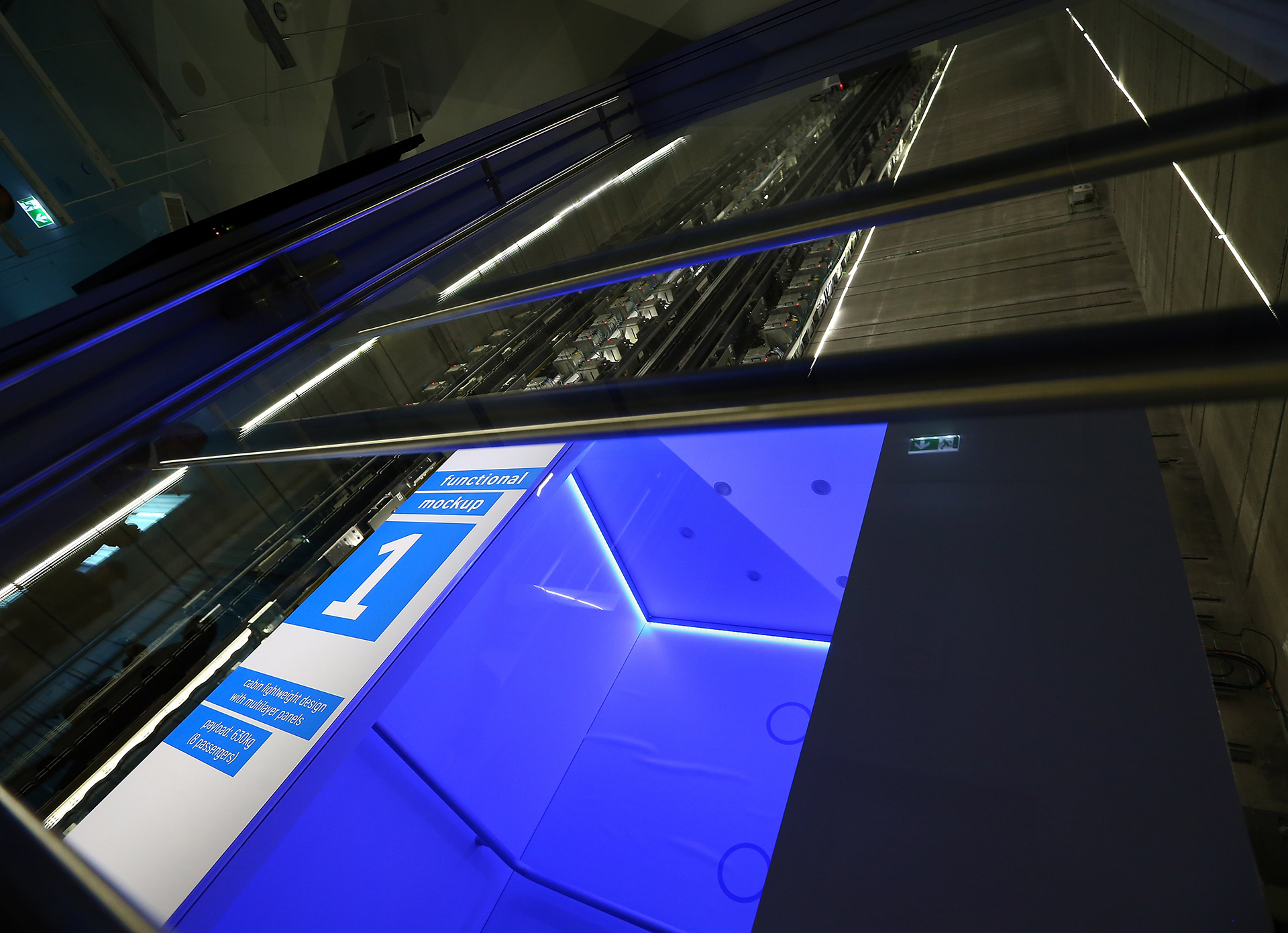 Un modelo del ascensor MULTI dentro de la Test Tower de Thyssenkrupp.