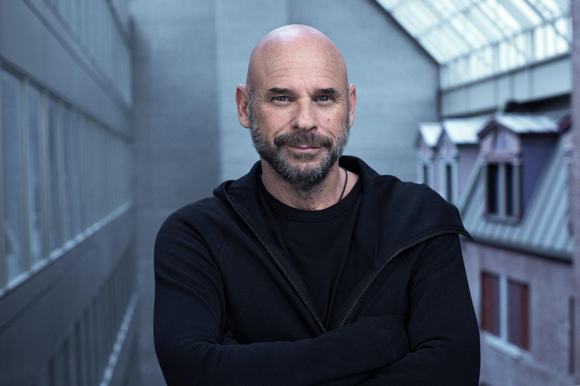 “Las cosas que aprendí en la calle acerca de leer y sentir a la gente resultaron muy importantes en mi vida empresarial”, dijo Guy Laliberté