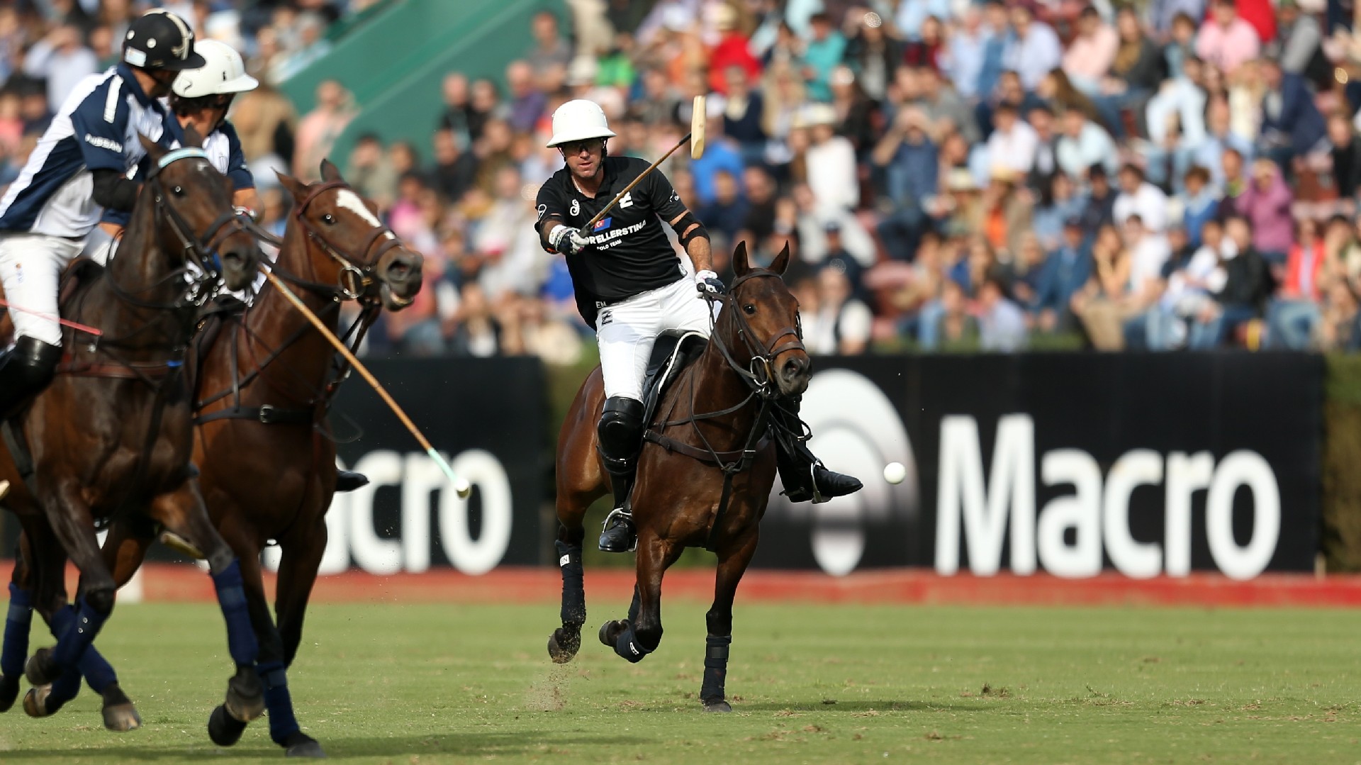 La primera gran final del año, del 77° Campeonato Abierto de Polo “Copa Emilio Anchorena”, enfrentó a los dos equipos de mayor hándicap y considerados como los mejores del Polo Mundial: La Dolfina y Ellerstina