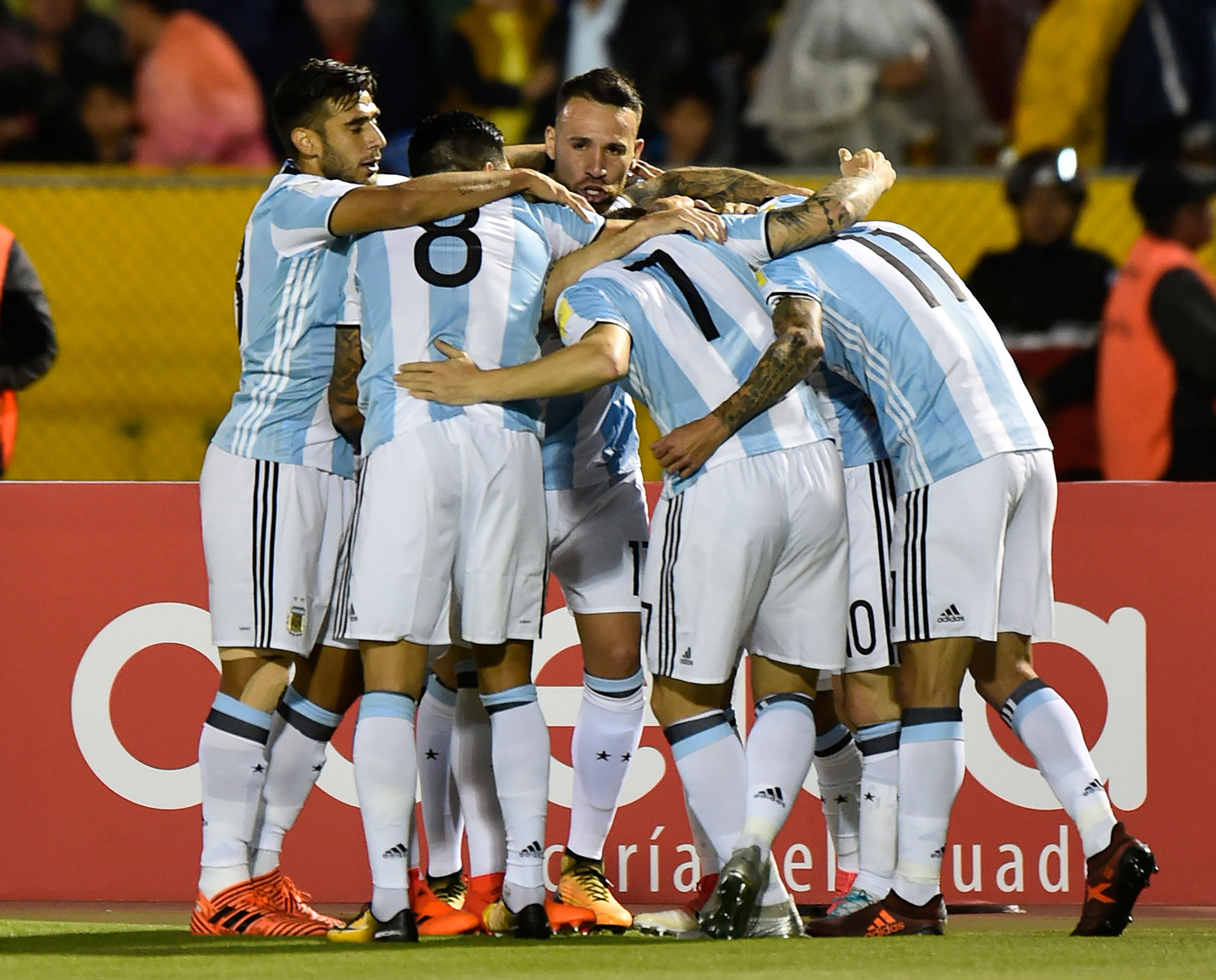 Con un hermoso disparo que se enredó en el ángulo de Banguera,, Messi puso el 2 a 1
