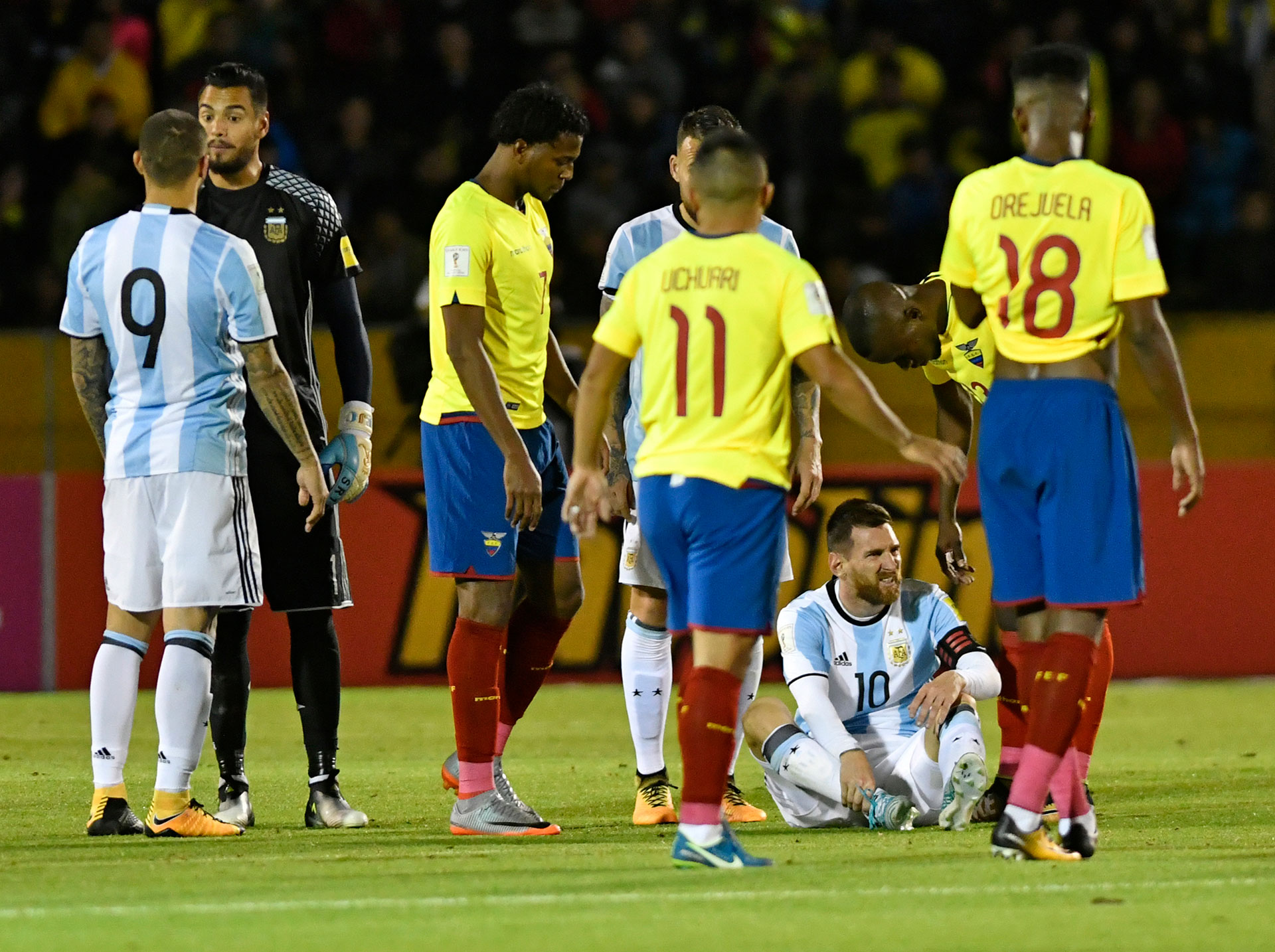 En las instancias finales Messi sufrio la dureza del juego físico ecuatoriano