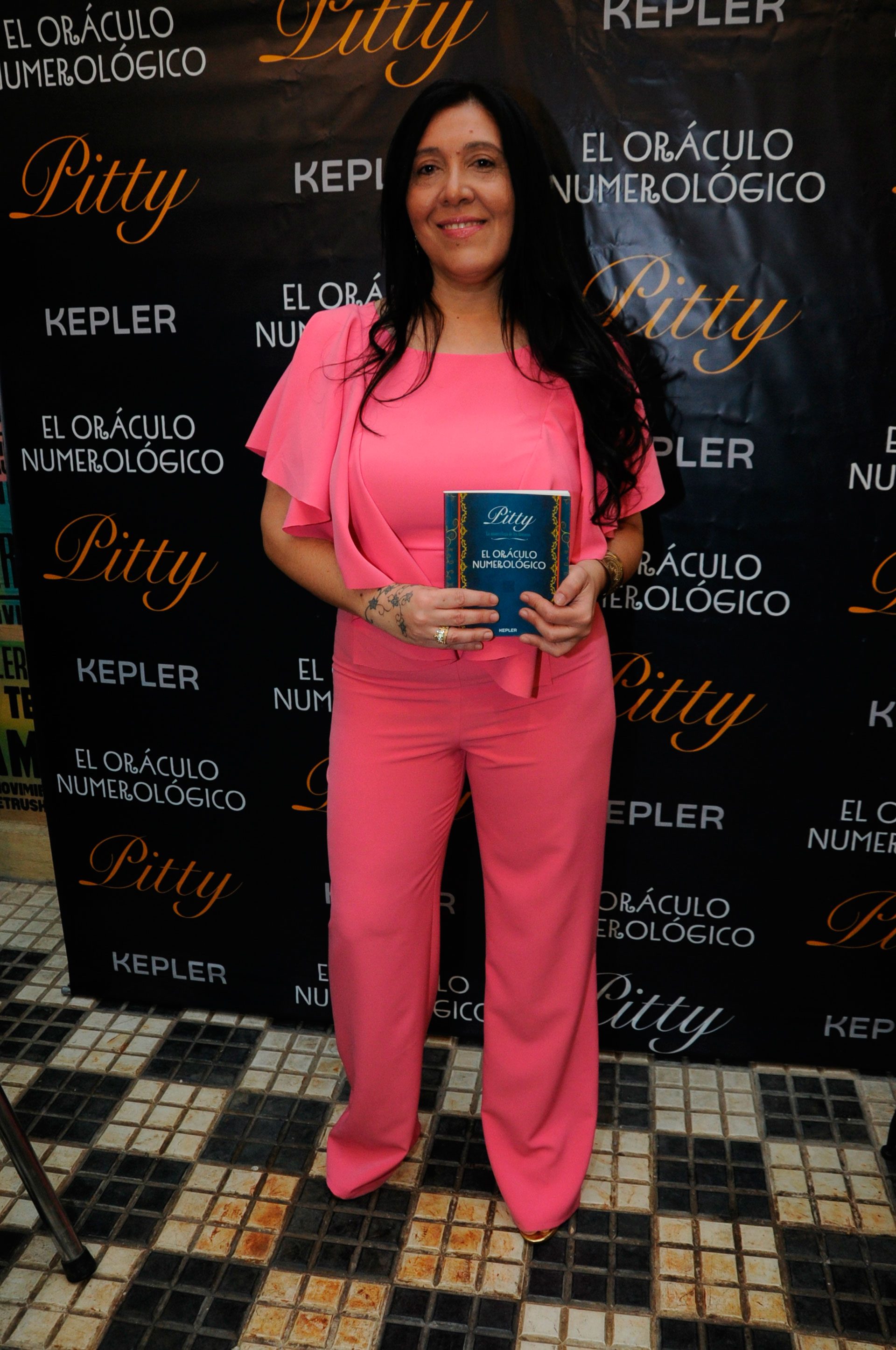 Pitty, la numeróloga preferida de los famosos, presentó su nuevo libro “El oráculo numerológico” (Teleshow)