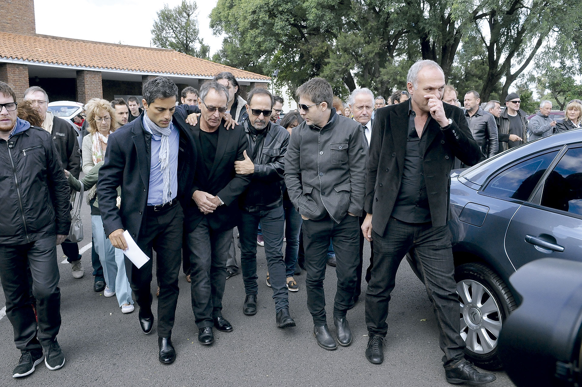Vitti despidió a Alcón rodeado de los amigos del actor.