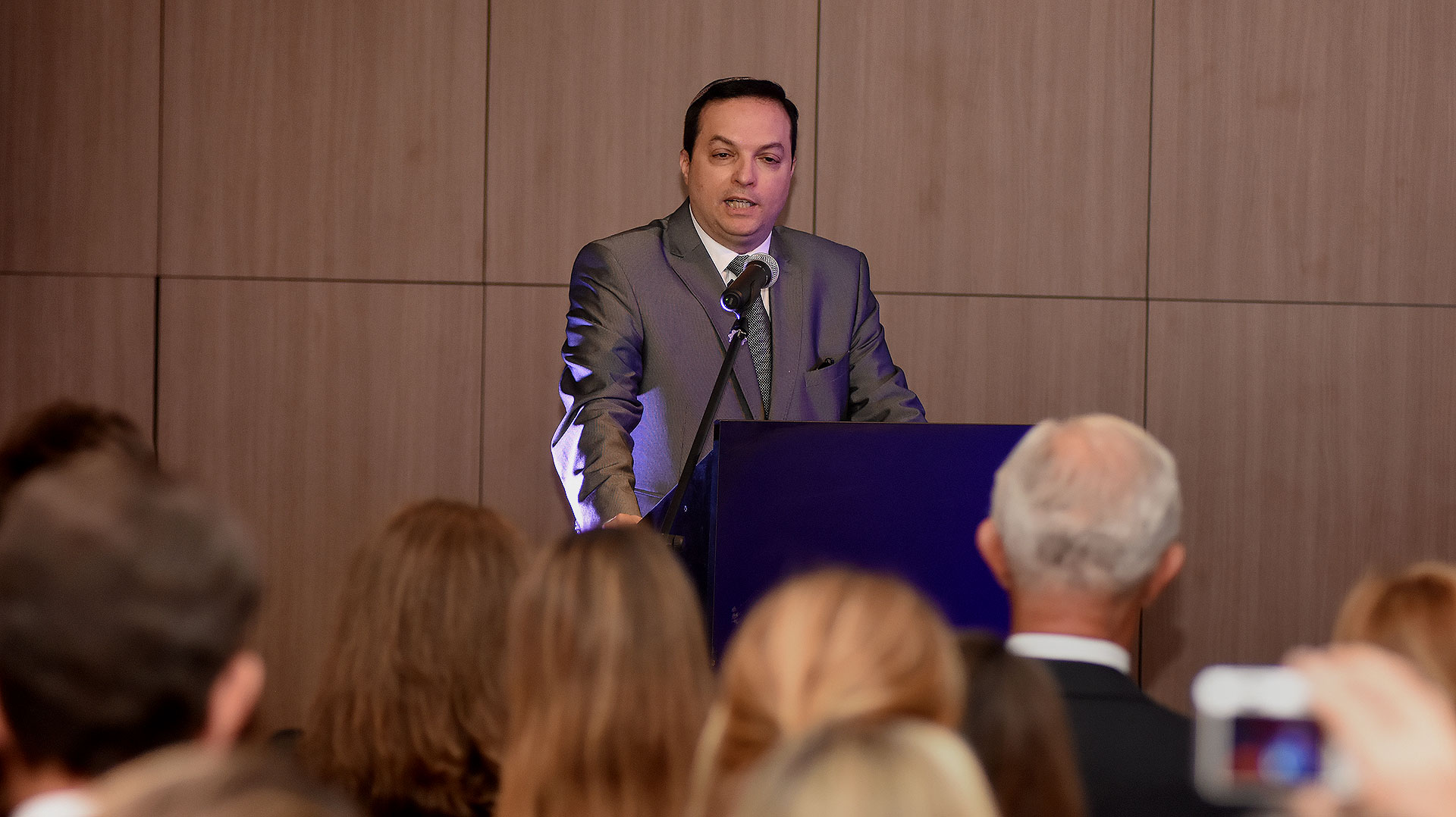 Ariel Cohen Sabban, presidente de la DAIA, encabezó la entrega de los Premios DAIA 2017 en los rubros Solidaridad, Responsabilidad Social, Ciencia y Tecnología, Arte y Cultura, Inclusión y Diversidad, Prensa y Comunicación, y Derechos Humanos /// Fotos: Nicolás Stulberg