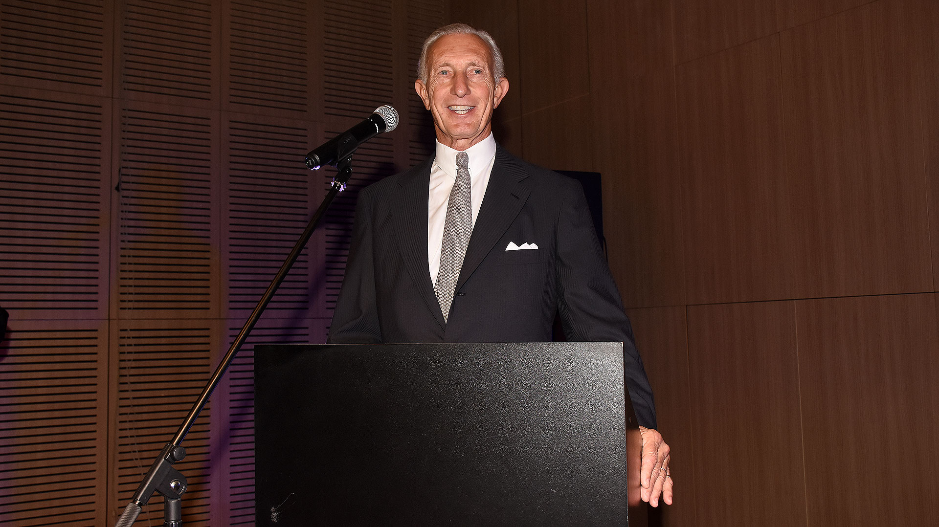 Jorge Neuss recibió el Premio DAIA 2017 a la Responsabilidad Social, ya que su extensa vida empresaria siempre estuvo comprometida activamente con el desarrollo de una sociedad más justa. Sus empresas se distinguen por su cooperación con la comunidad, mediante acciones directas apoyando programas de educación a diferentes ONG’s, aportando equipos de computación e insumos que se distribuyen en escuelas carenciadas y en comedores, a través del Programa Alimenticio en las provincias de Córdoba, Neuquén, Chubut, Salta, Misiones y Buenos Aires