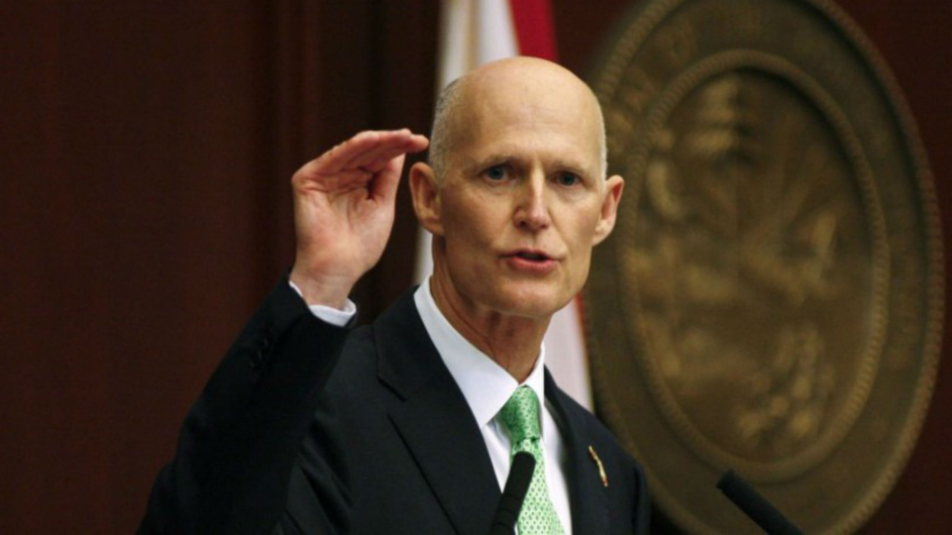 El gobernador de Florida, Rick Scott, firmó el 11 de julio una ley que refuerza los castigos y crea nuevos para delitos relacionados con las drogas sintéticas a base de opiáceos y en mayo declaró una emergencia publica de salud para intentar atajar esta crisis
