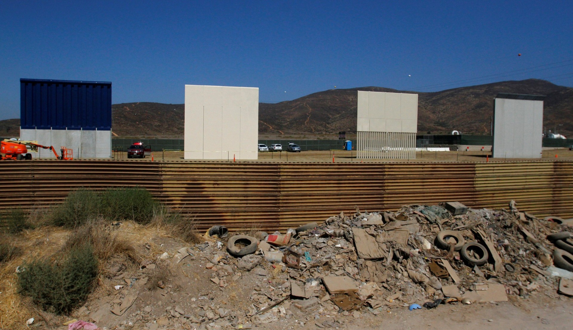 Prototipos, vistos desde el lado mexicano de la frontera(Reuters)