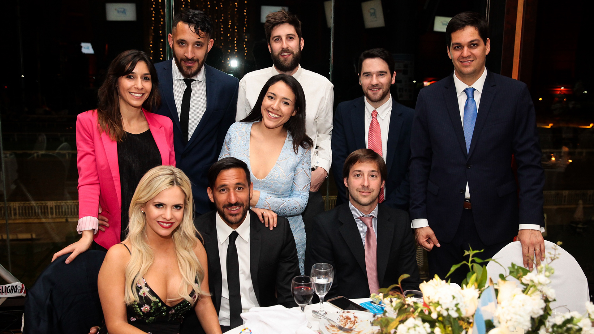 La mesa de Jonás Gutiérrez con su novia, su familia y algunos amigos /// Fotos: Diego Larocca