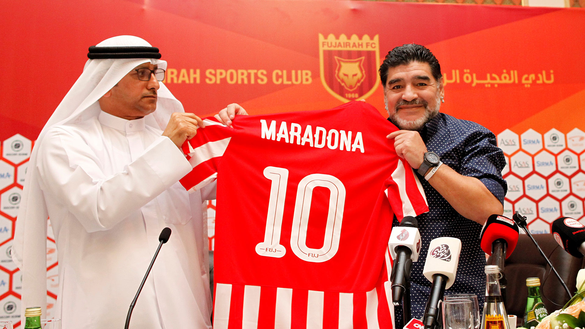 El Diez se despachó con una goleada por 3-0 en su estreno con el Al Fujairah (Getty)