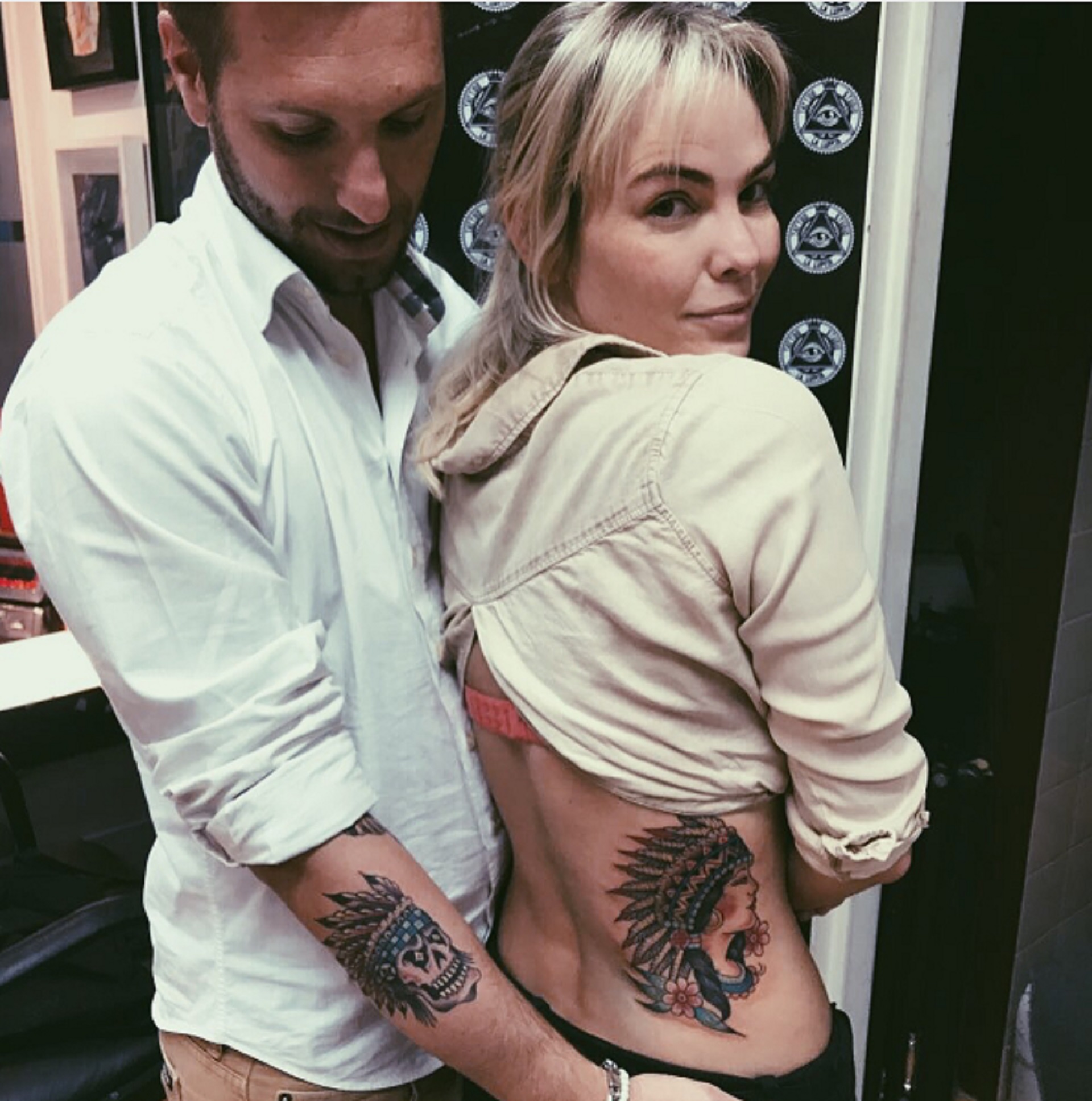 “Felices los cuatro”, escribió el marido de la actriz junto a los tatuajes que se hicieron