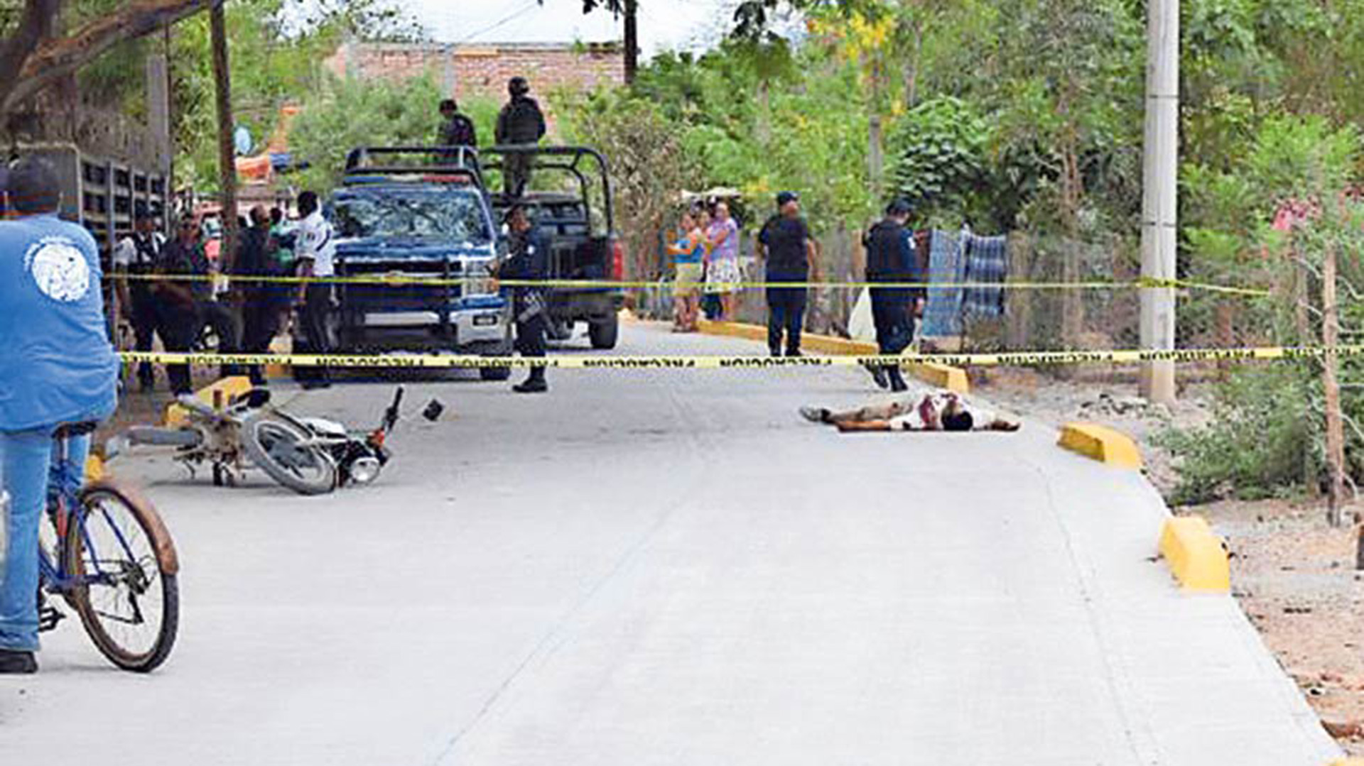 Cuerpos yacen sobre el asfalto tras una de las últimas balaceras en el municipio de Concordia (gentileza Excelsior).