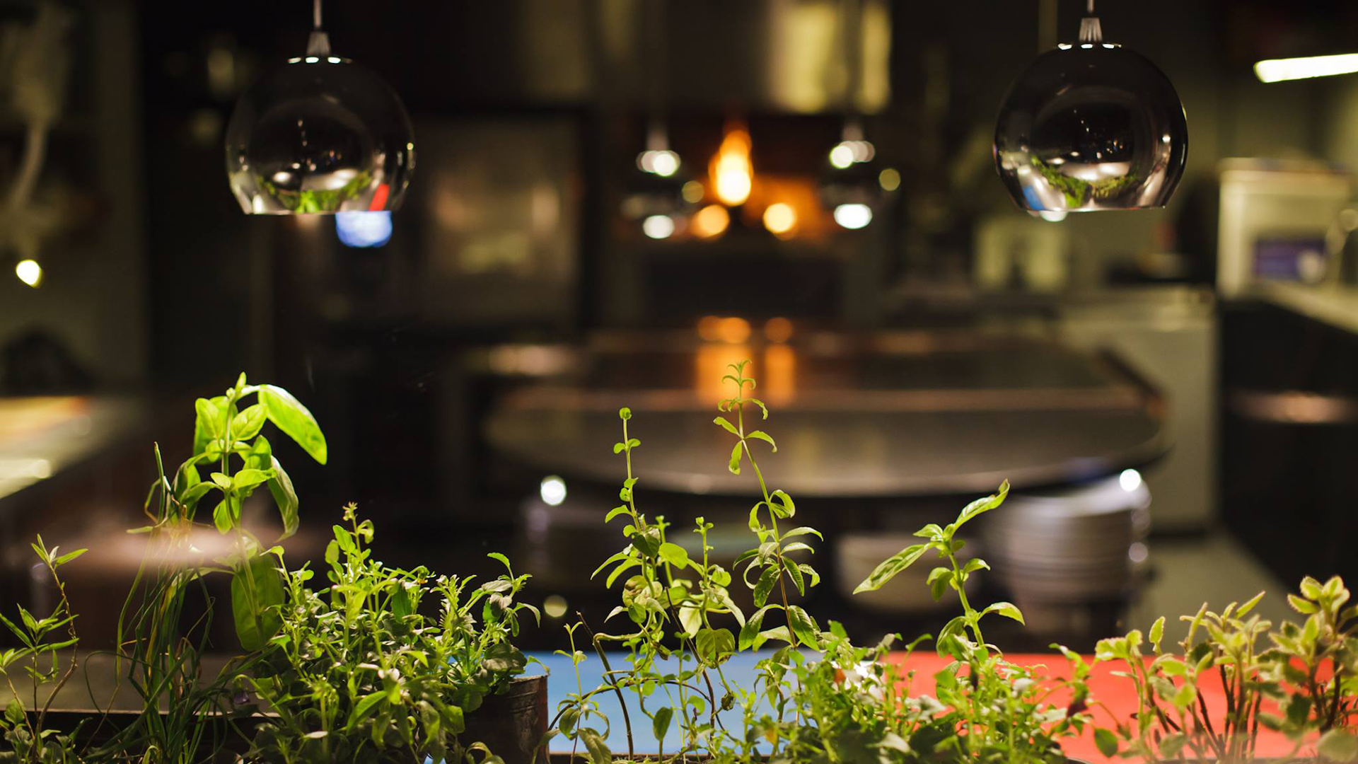 El menú propone una degustación de 12 platos variados y su precio incluye entrada, plato principal, postre (Aramburu)