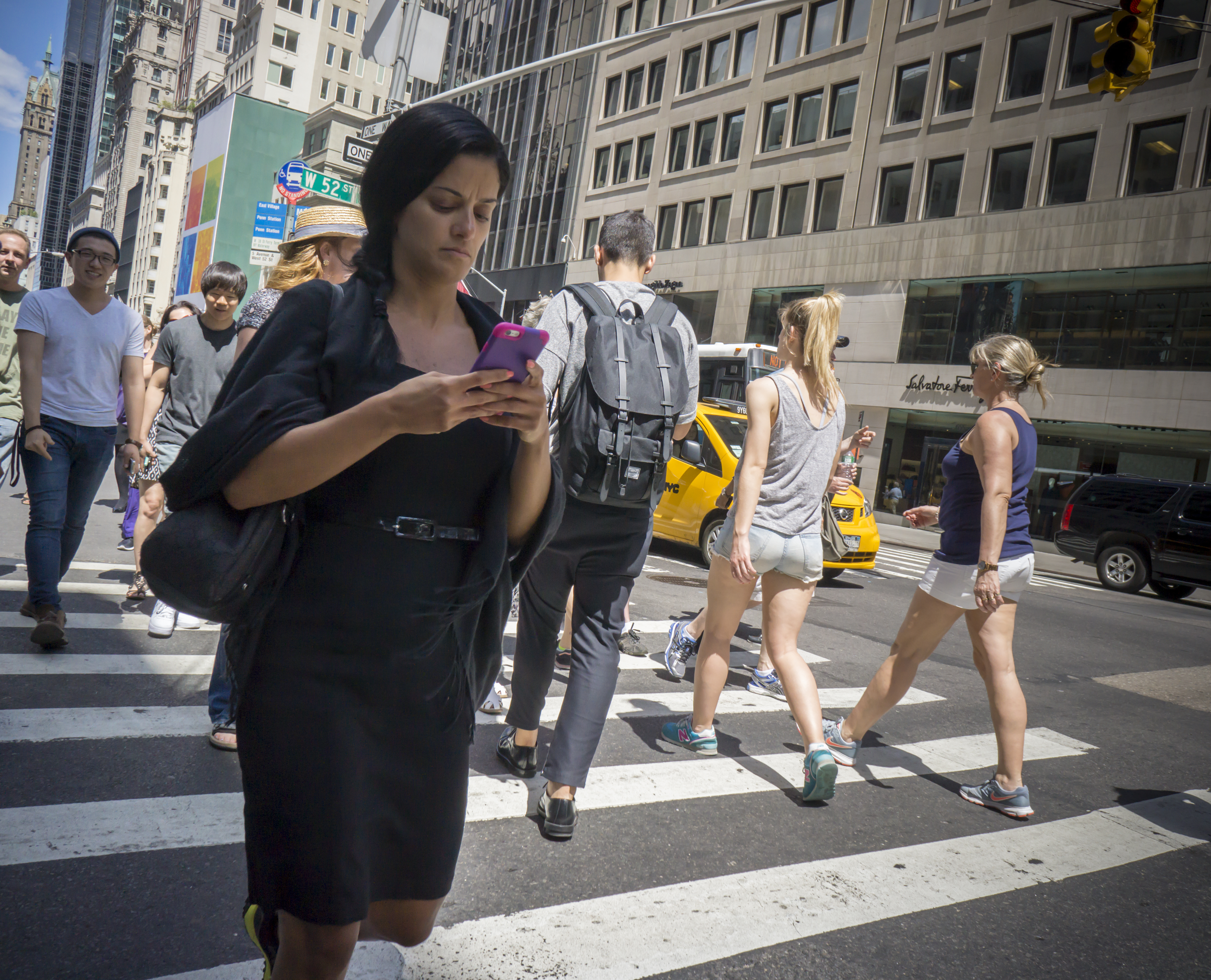 Además de dos sitios especializados, muchos comercios y vendedores apelan al recurso del texto directo con los clientes. Richard Levine/Corbis via Getty Images)