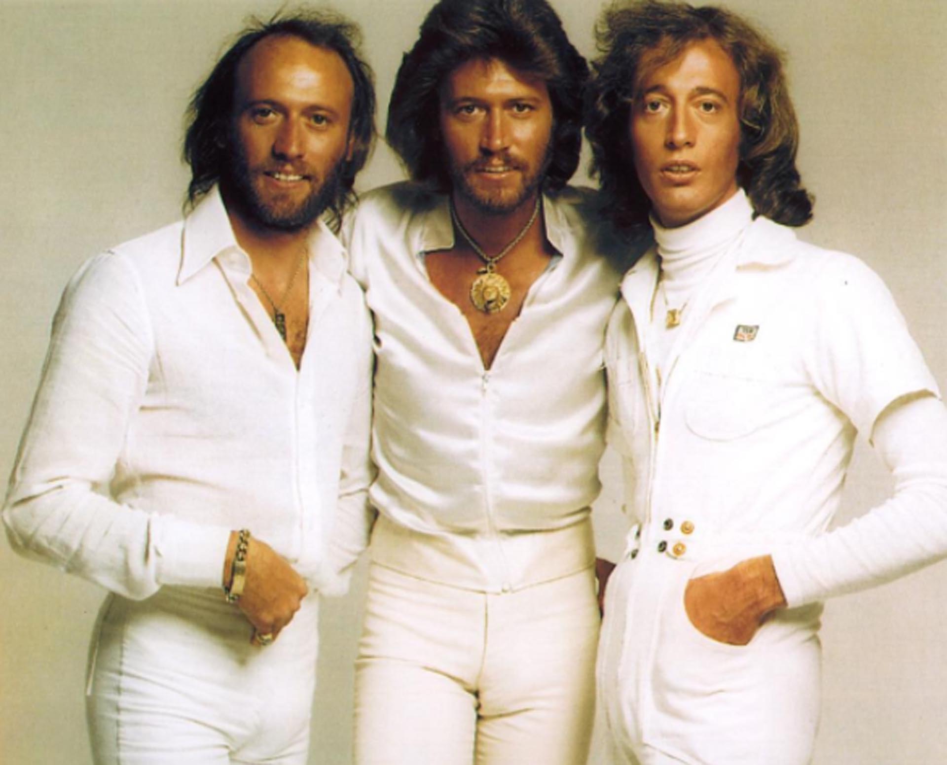 Los hermanos Gibb nacieron en la Isla de Man, una dependencia británica en el Mar del Irlanda