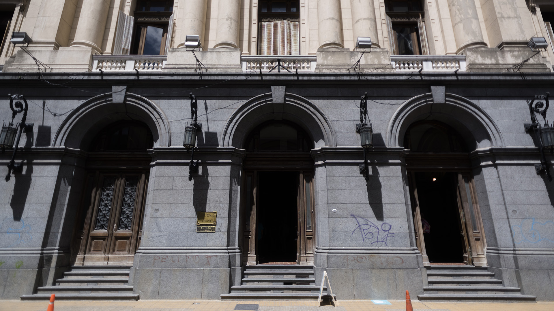 El Instituto Superior Octubre fue realizado por los arquitectos Gabriel Lanosa y Josu González Ruíz