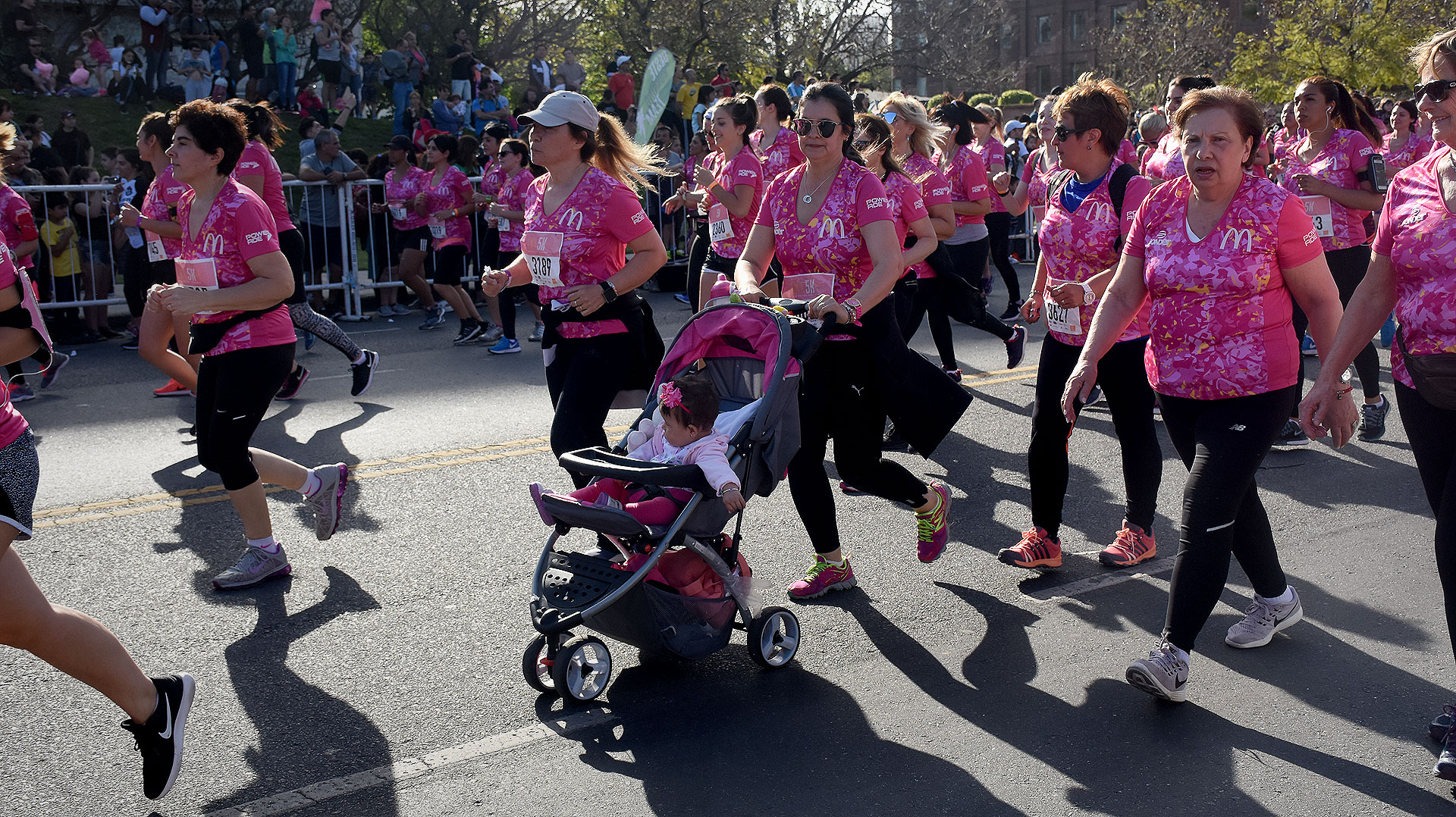 Hasta bebes pudieron participar de la carrera