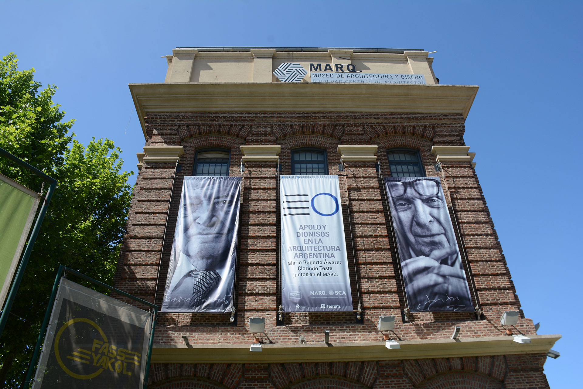 El MARQ abrió al público en diciembre de 2000. Pertenece a la SCA y es el primer y único Museo de Arquitectura y Diseño de la República Argentina