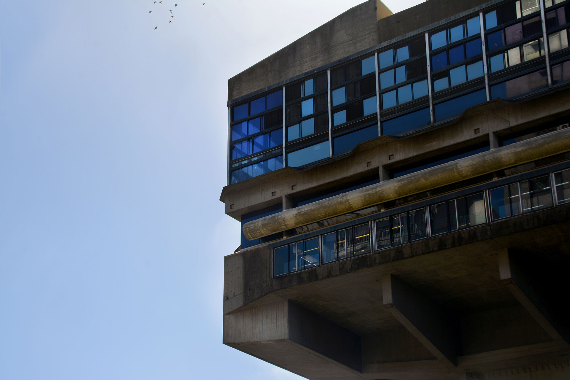 Fue proyectada por el prestigioso arquitecto Clorindo Testa