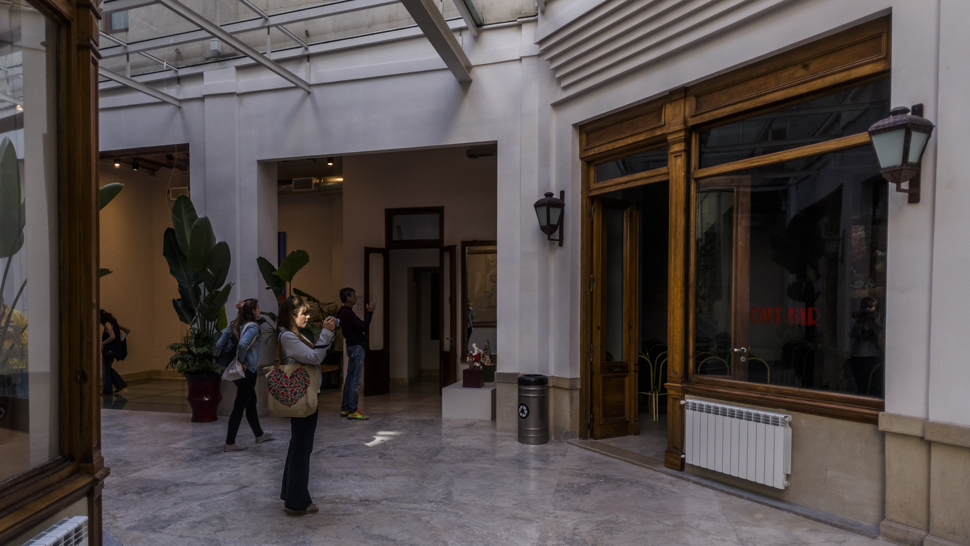 Ha sufrido numerosas alteraciones, como la demolición de uno de sus extremos y la renovación estilística a cargo del arquitecto Virasoro, seguido de un gran deterioro en la segunda mitad del siglo XX a causa de su abandono