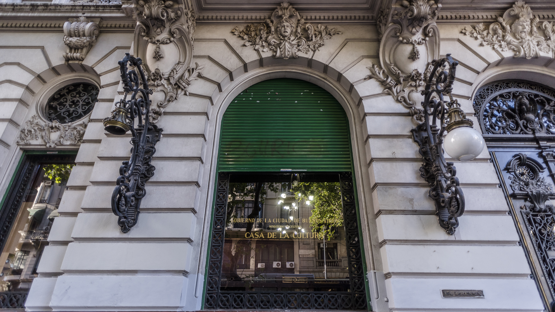 Tanto las fachadas como los majestuosos interiores en estilo ‘Garnier’ combinan magistralmente elementos de múltiples firmas de procedencia francesa