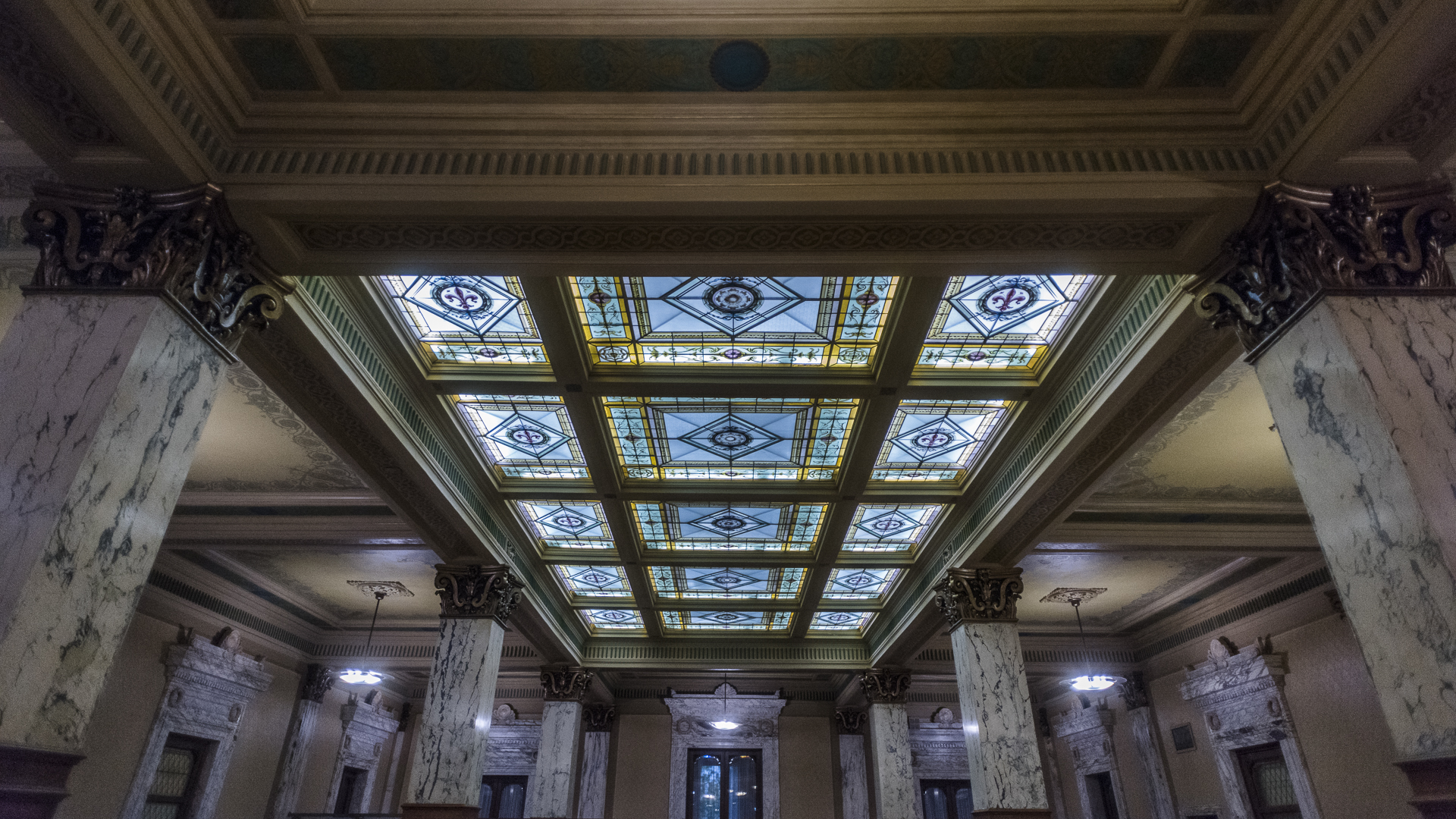 La nueva sede de la Auditoría General de la Nación está situada en el ex edificio del Instituto Biológico Argentino que con su alta fachada de ascendencia veneciana, coronada por un impactante reloj de autómatas, pasa a integrar el extremo más grandioso de la Plaza del Congreso con el Palacio Legislativo, el monumento a los Dos Congresos y la Confitería del Molino