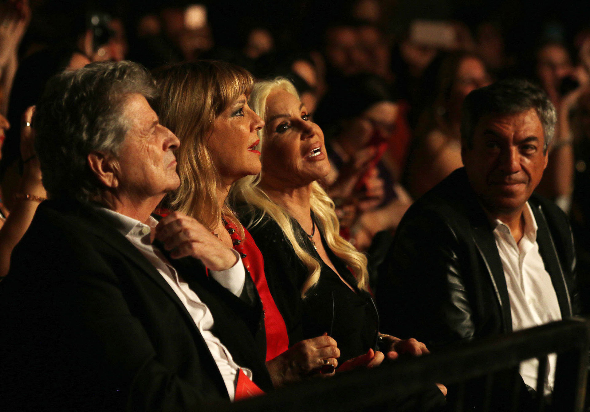 La diva y, a su derecha, Teté Coustarot (Verónica Guerman)
