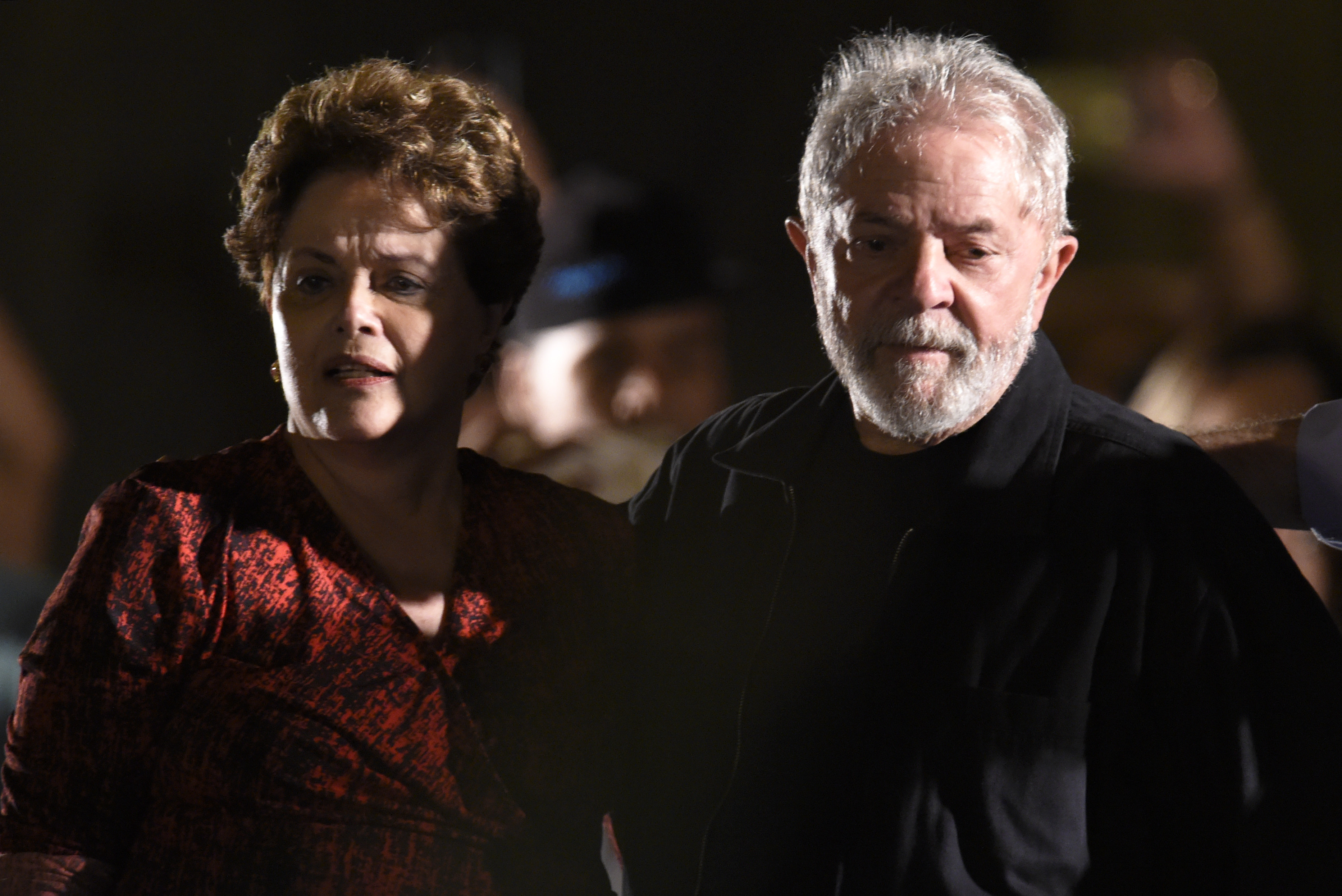 Luiz Inacio Lula da Silva y la ex presidente Dilma Rousseff (AFP PHOTO / DOUGLAS MAGNO)