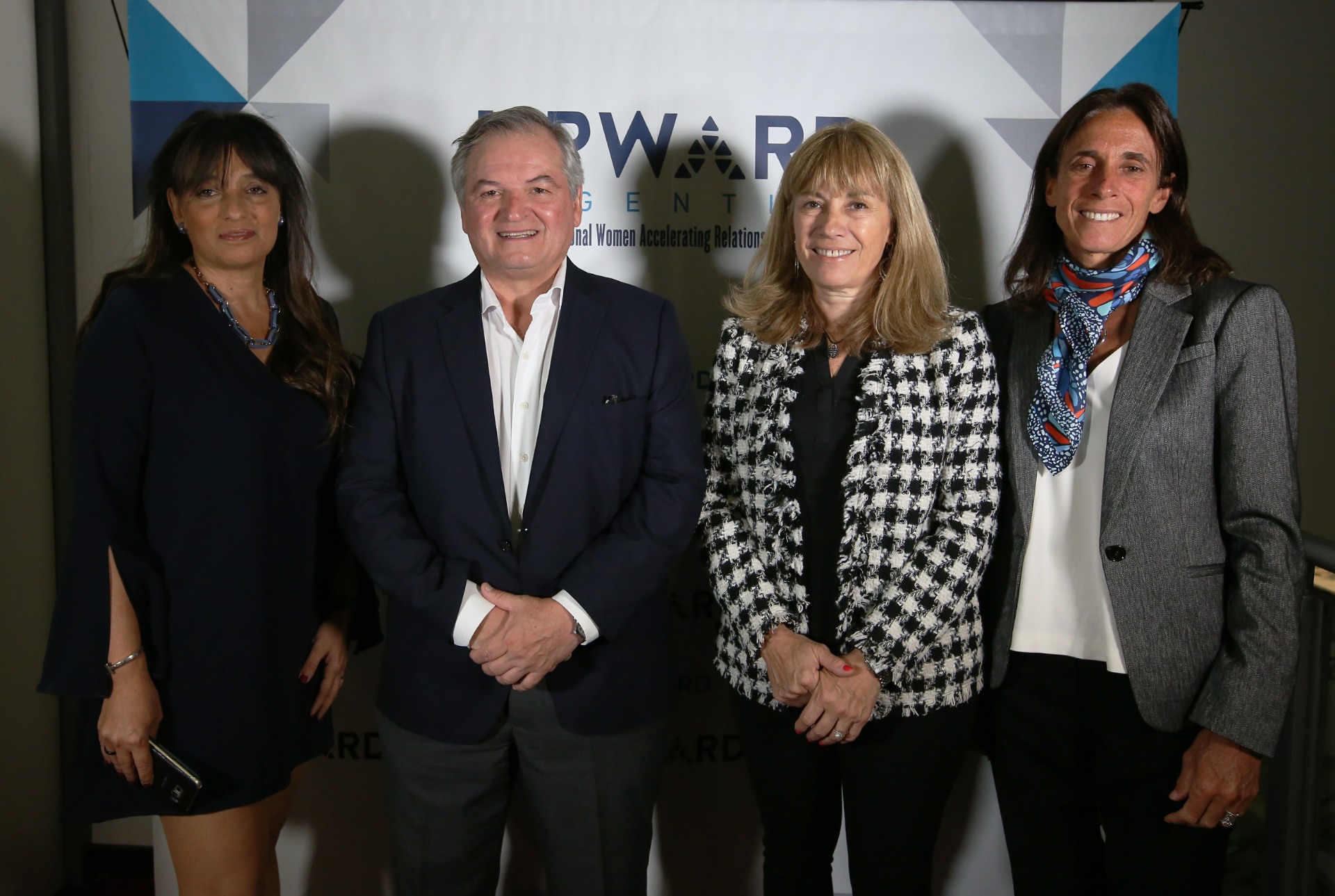 Viviana Zocco (fundadora y CEO de Grupo VI-DA, Chapter Leader de UPWARD Argentina) junto a Eduardo Suárez Battán (consultor y orador del encuentro), Claudia Segovia (directora de Operaciones de CDA Informática) y Mariana Feld (directora regional de YPO en la región latinoamericana)