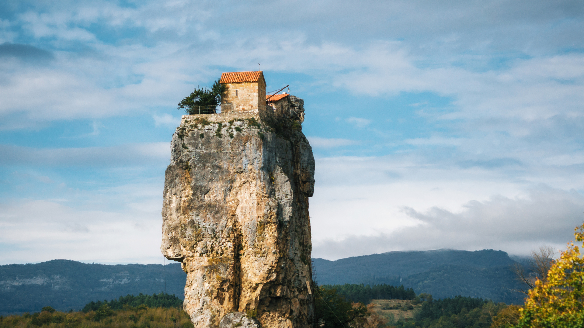 Katskhi pillar, en Georgia