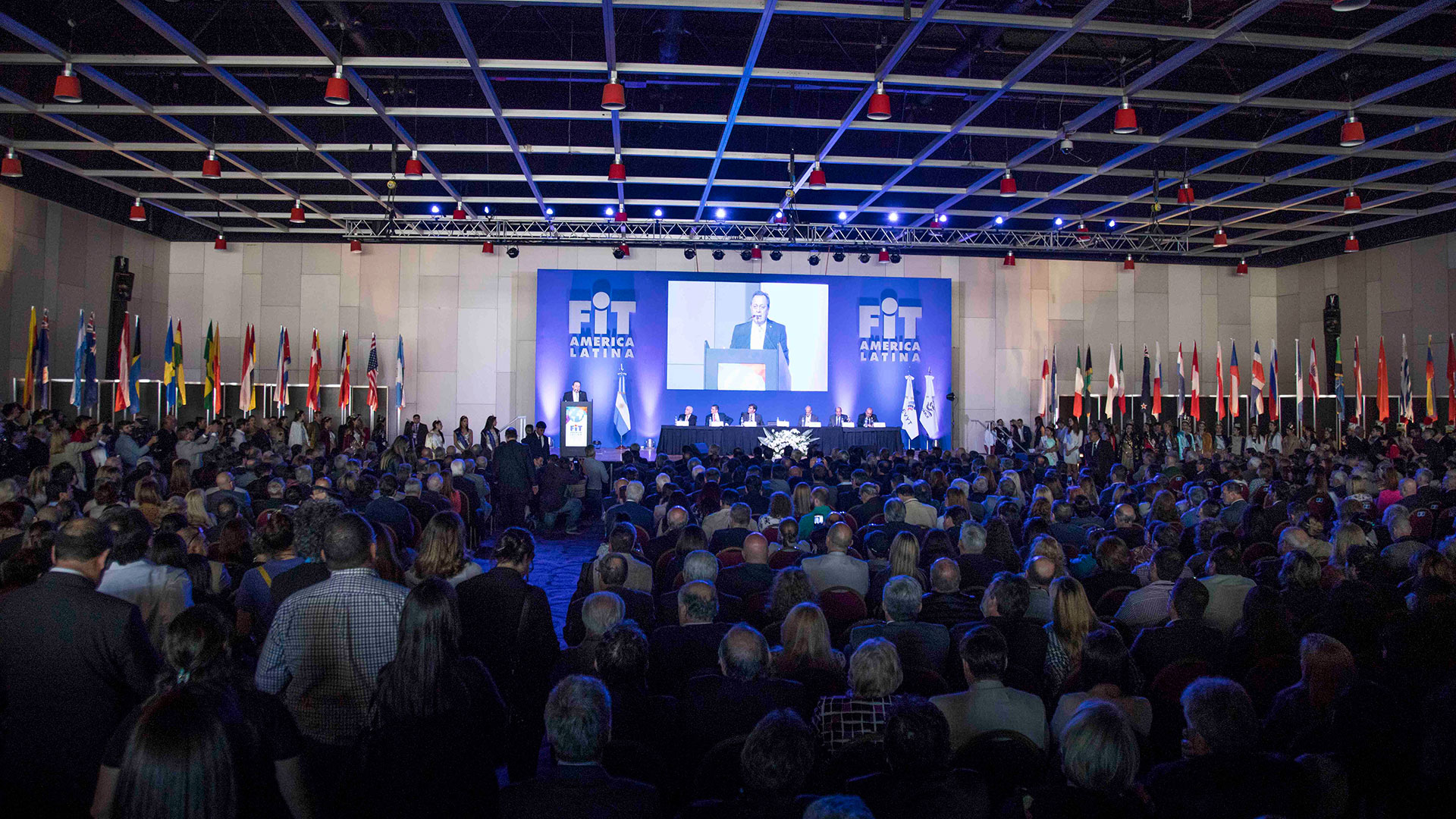 Apertura de la feria. El ministro de Turismo de la Nación, Gustavo Santos, destacó el crecimiento de la actividad del sector durante el último año, subrayó su aporte a la generación de empleo en todo el país y señaló que los avances en la conectividad aérea están impulsado el desarrollo a niveles nunca antes registrados