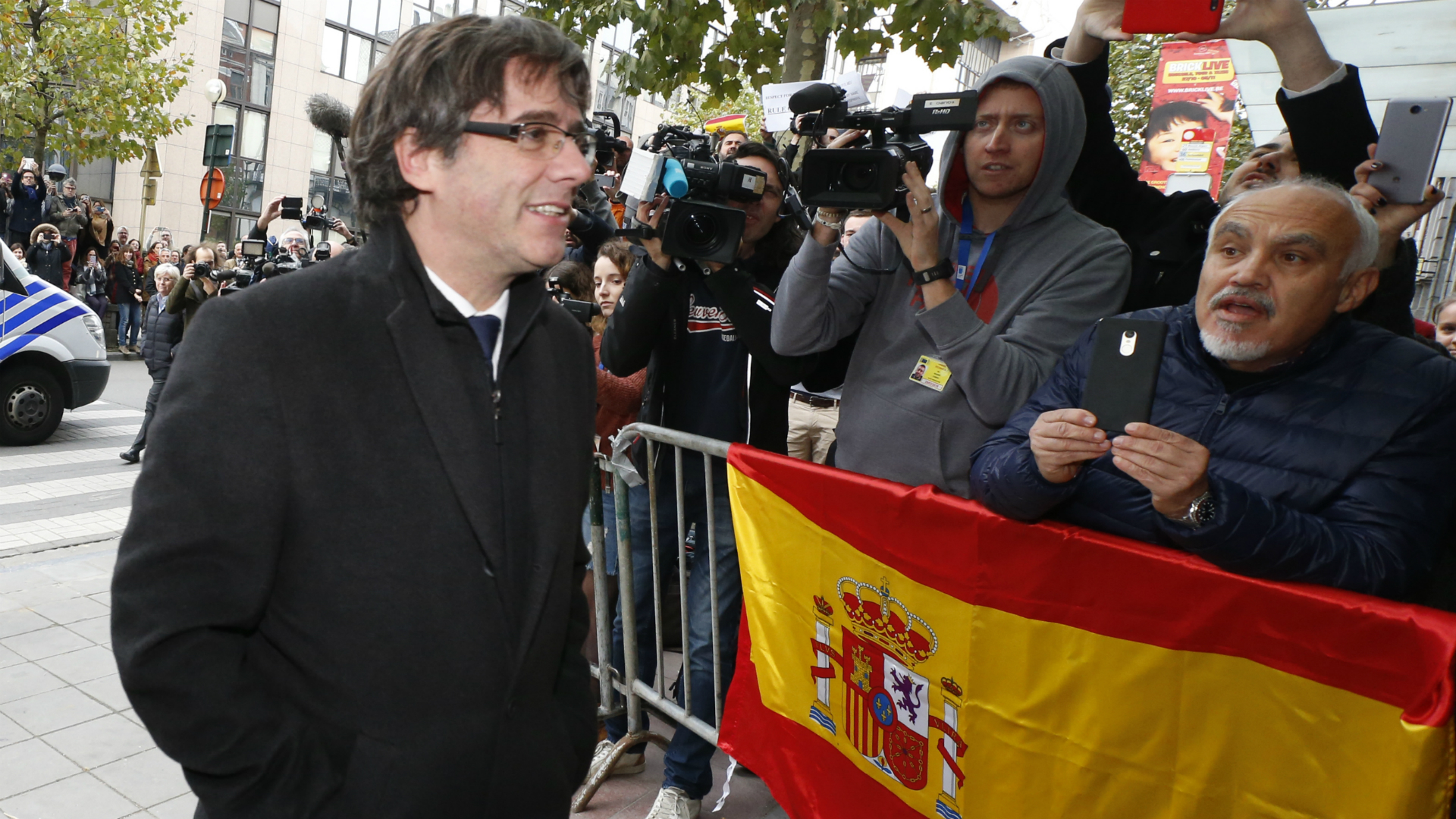 Puigdemont a poco de llegar a Bélgica (AFP)
