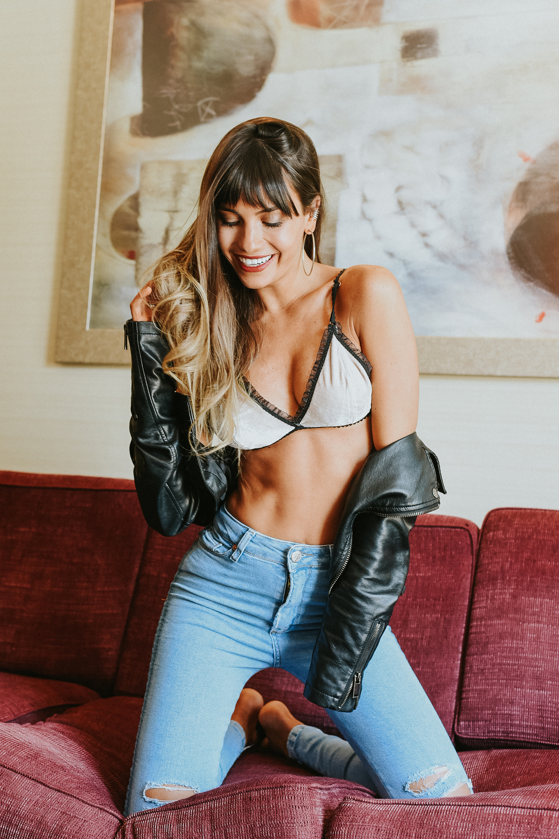 A los 18 años se mudó a Buenos Aires para estudiar Diseño de Indumentaria y comenzar su carrera como modelo. A principios de año, sin contarle a nadie, se presentó al casting para ser bailarina en “ShowMatch”: “No le conté a nadie hasta que quedé preseleccionada. Al principio no lo podía creer. No estaba consciente de la exposición y de lo que estaba viviendo”