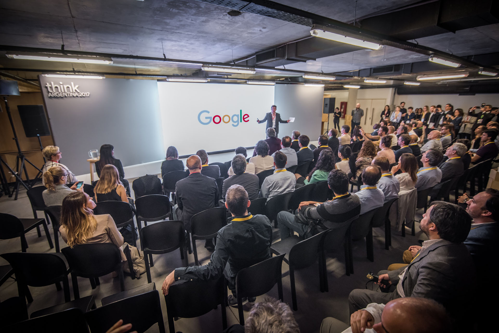 Durante el evento, del que participaron periodistas, funcionarios y miembros de la compañía, se compartieron las diferentes iniciativas que lleva adelante Google, como Garage Digital, una academia online con cursos gratuitos para aprender sobre marketing digital, redes sociales y audiencia.