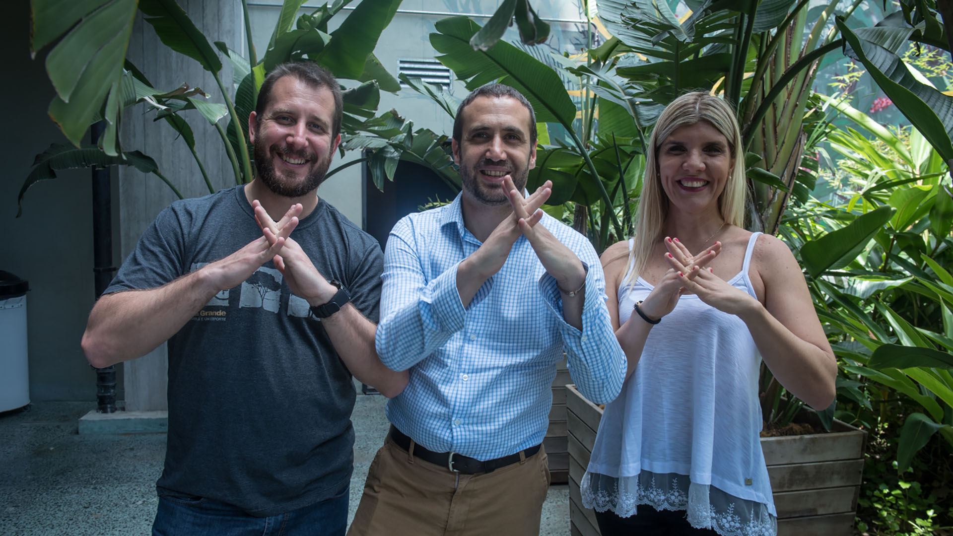 Agata Fornasa, Martín Krzyszkowski y Daniel Cardaci son los creadores de Signalo, una plataforma para traducir lenguaje de señas que fue ganadora del desafío Google.org.