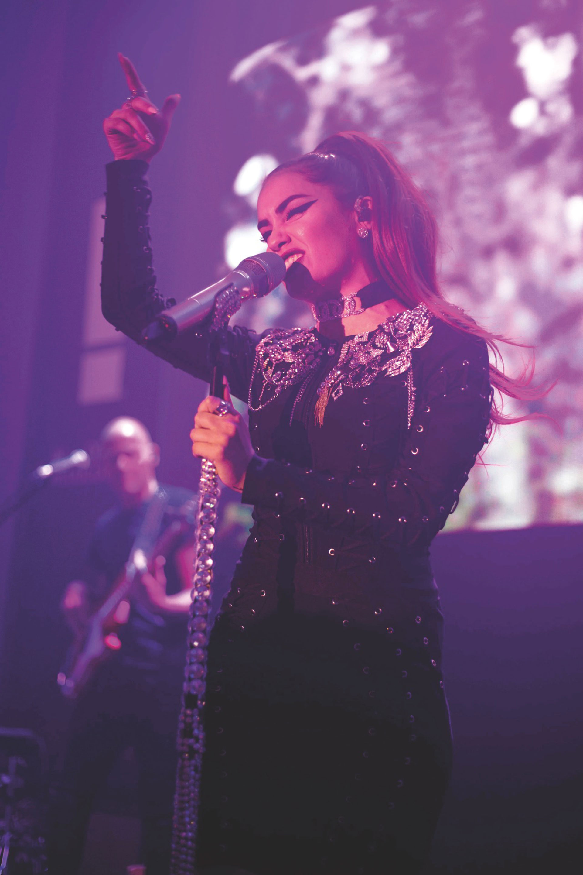 ¡Cantala de nuevo, Lali! En el año que se reencontró con el amor de la mano del productor Santiago Mocorrea, Espósito terminó de afianzar su carrera musical con “Soy Tour”. Bella, talentosa, carismática: lo tiene todo. ¡Y va por más!