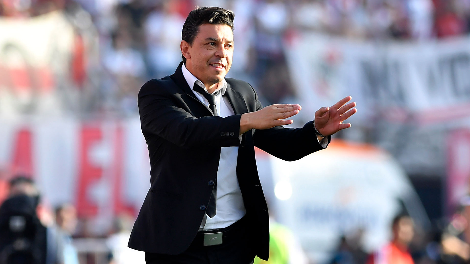 Marcelo Gallardo sufrió el Superclásico. Empezó vestido de gala. Terminó desalineado y lamentó la derrota