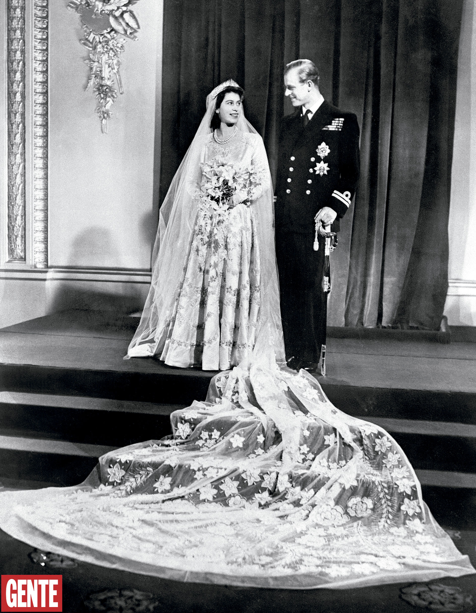 Después de la ceremonia, los novios ofrecieron una recepción en el Palacio de Buckingham, con una torta de cuatro pisos que pesaba 200 kilos. FOTO: AFP