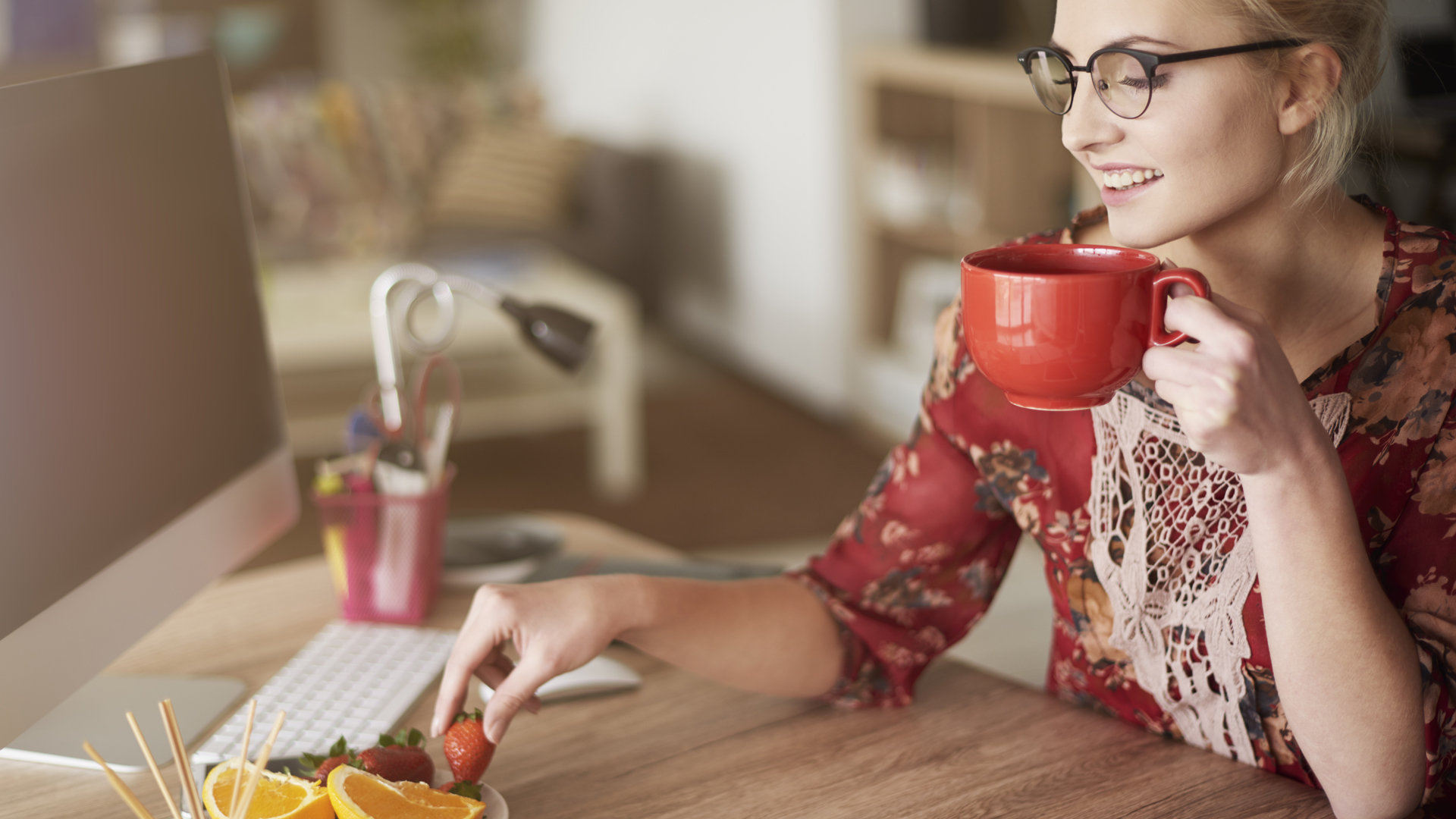 Llevar una correcta alimentación en el trabajo es fundamental para el desempeño laboral (Getty)