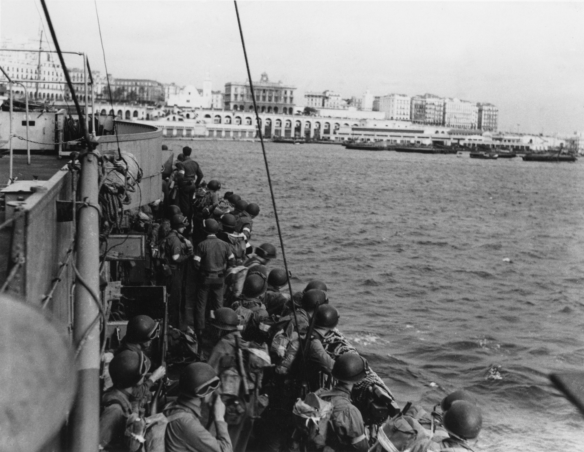 Tropas de Estados Unidos se aproximan a Algiers (Keystone/Hulton Archive/Getty Images)