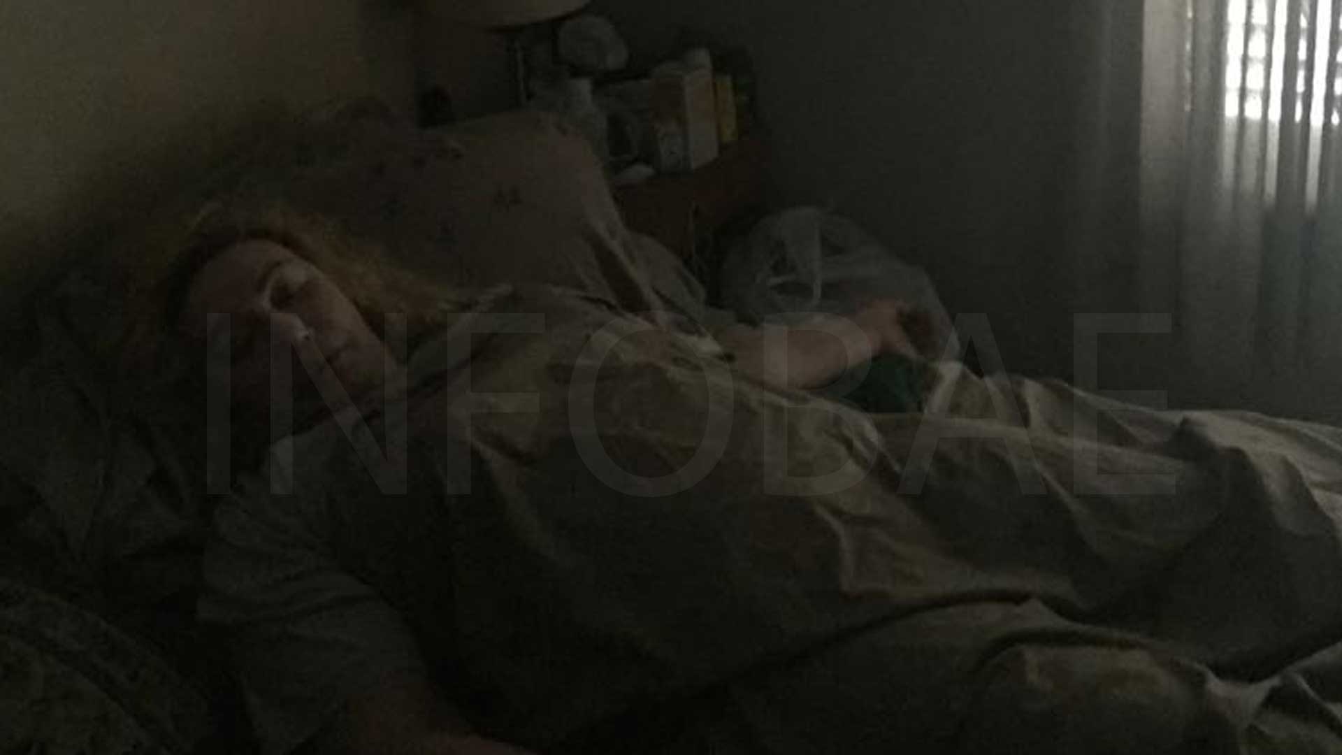 Así se encontraba Giselle Rímolo cuando la policía llegó a su casa para detenerla. Fue trasladada en ambulancia hasta una clínica. Tiene que cumplir nueve años de la condena por los delitos de estafa y ejercicio ilegal de la medicina