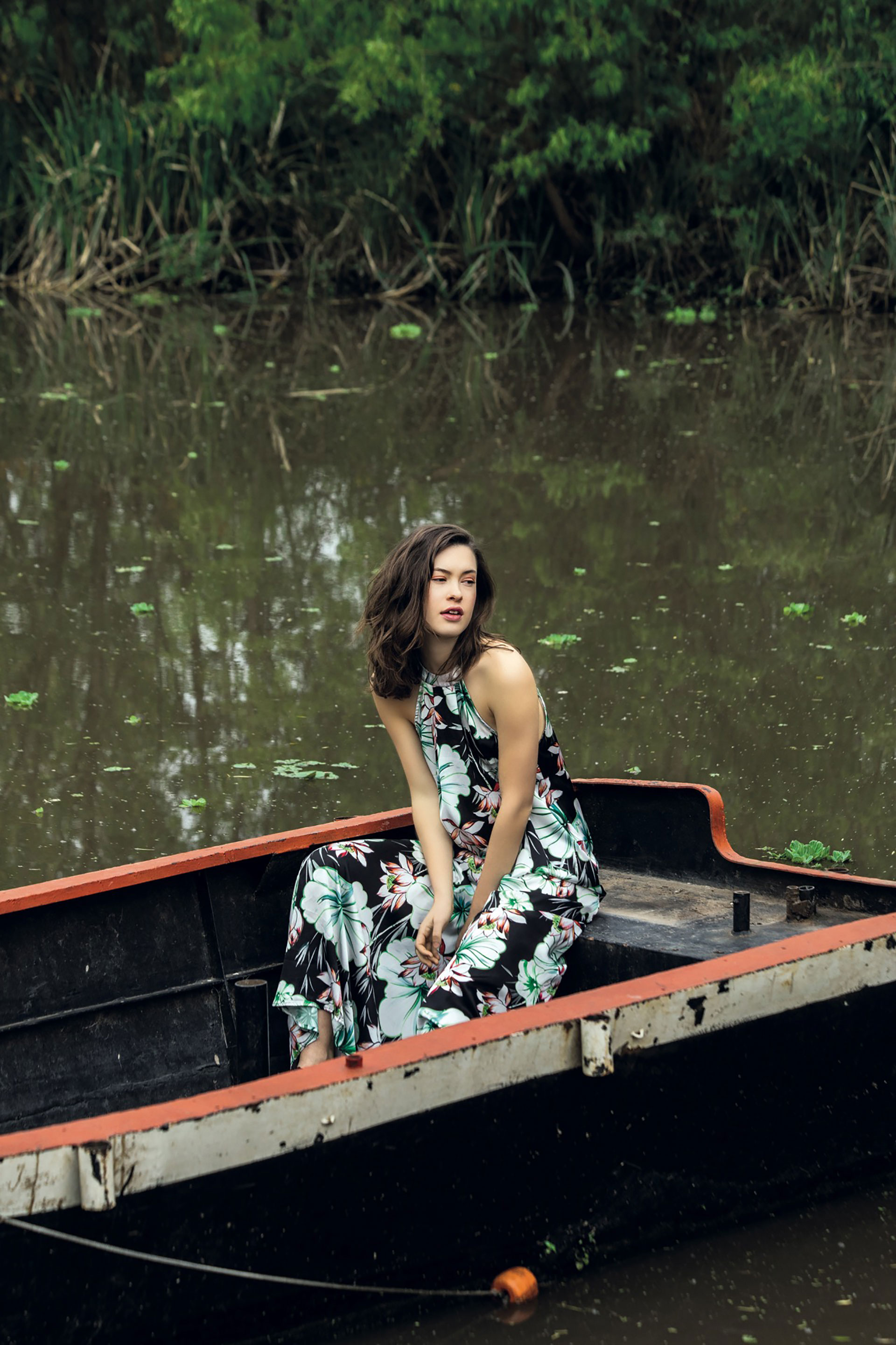 Vestido con estampa de flores ($ 2.950, Basilotta). Foto Fernando Venegas/ Para Ti
