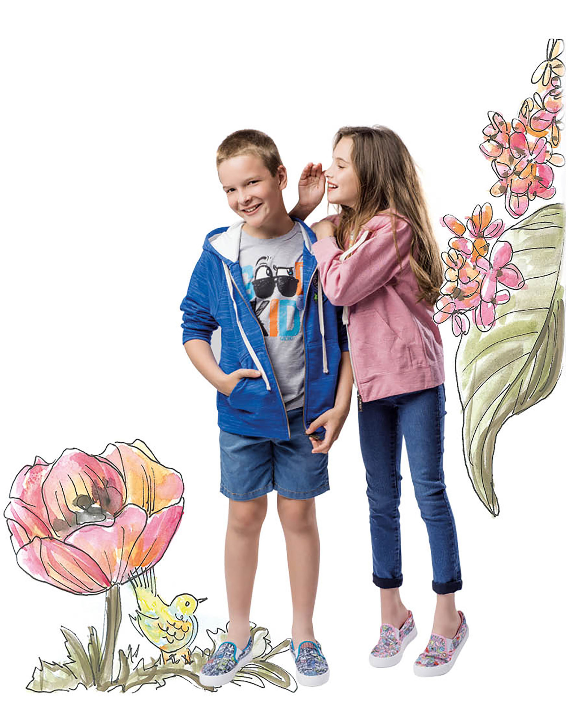 Ciro: buzo con capucha ($ 1.299), remera estampada ($ 429), bermudas ($ 899) y panchas cómic ($ 789). Nicole: buzo con capucha y brillos ($ 1.299), remera ($ 599), jean elastizado ($ 1.279) y panchas estampadas ($ 789). El look de Grisino. Foto Maia Croizet/Para Ti. Ilustración Victoria Morete
