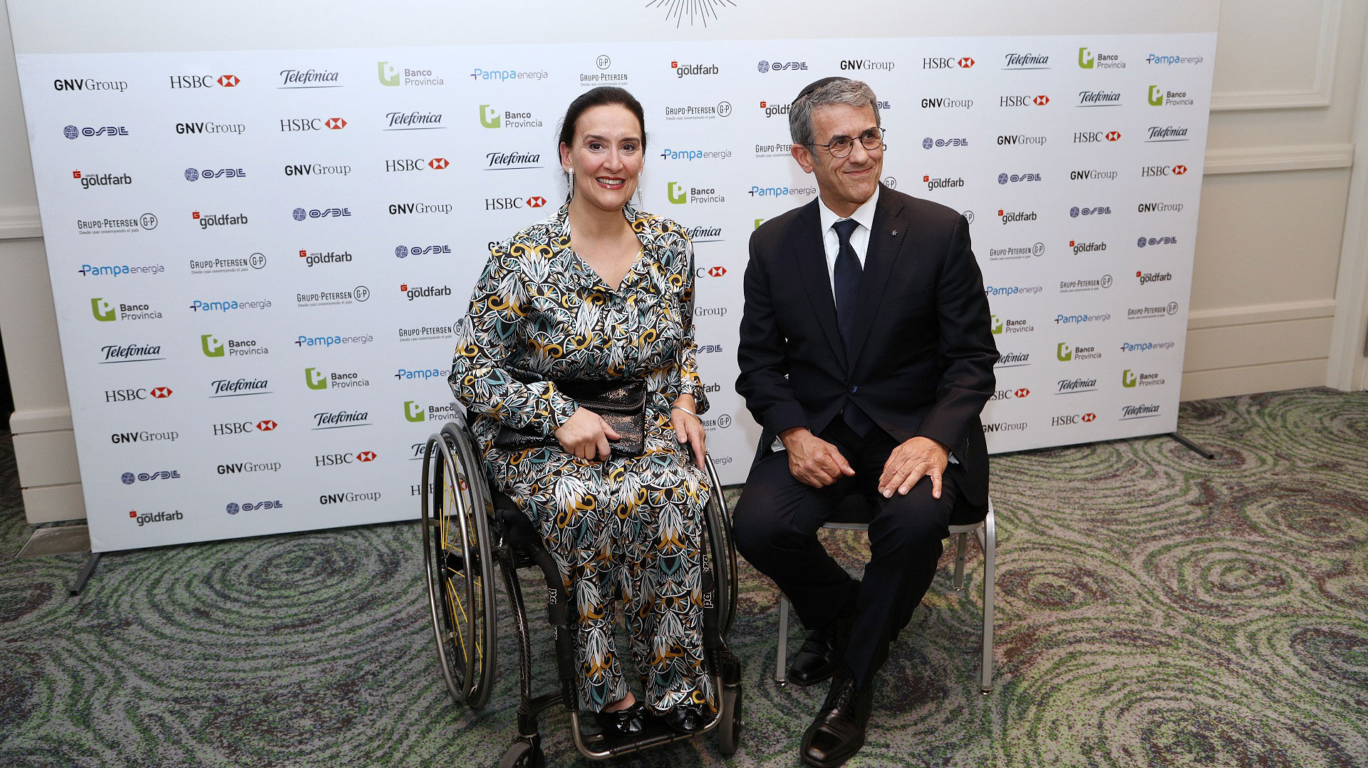 La vicepresidente Gabriela Michetti junto al presidente de la AMIA, Agustín Zbar. Como evento de recaudación de fondos, la Cena de AMIA representa un especial momento de celebración solidaria, que permite fortalecer los diferentes proyectos y programas que la institución lleva adelante