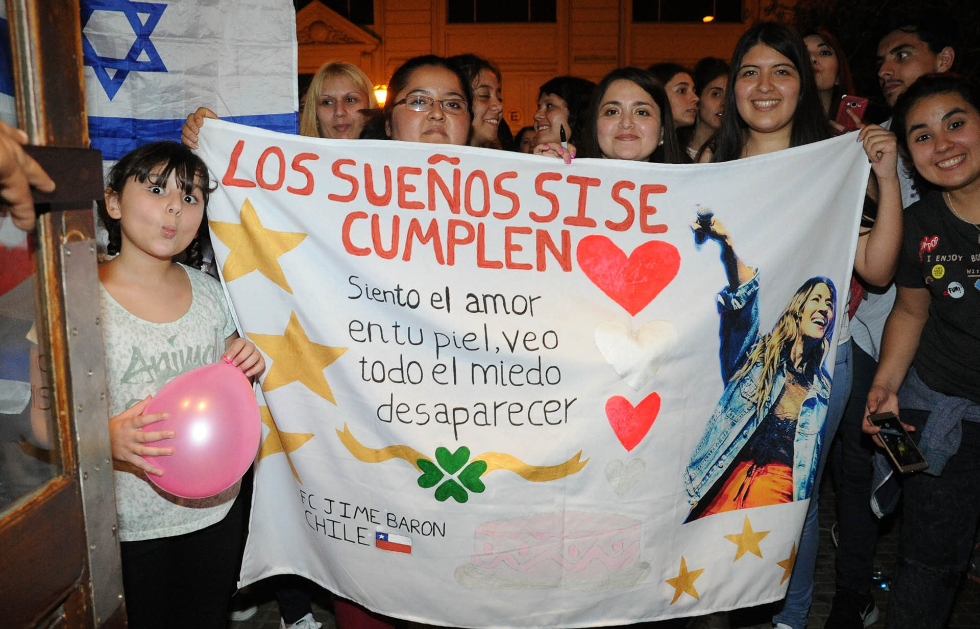 Los fans en la puerta de La Trastienda (Verónica Guerman)