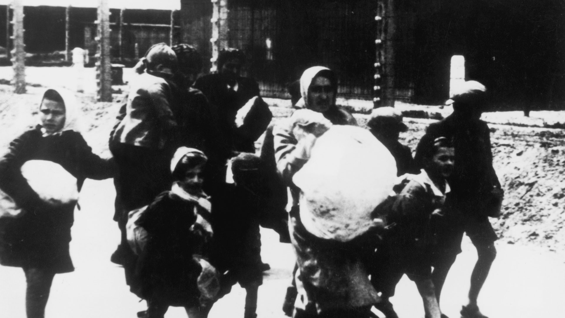 En algunos casos los nazis seleccionaban prisioneros para ser enviados a campos de trabajo o para realizar experimentación médica