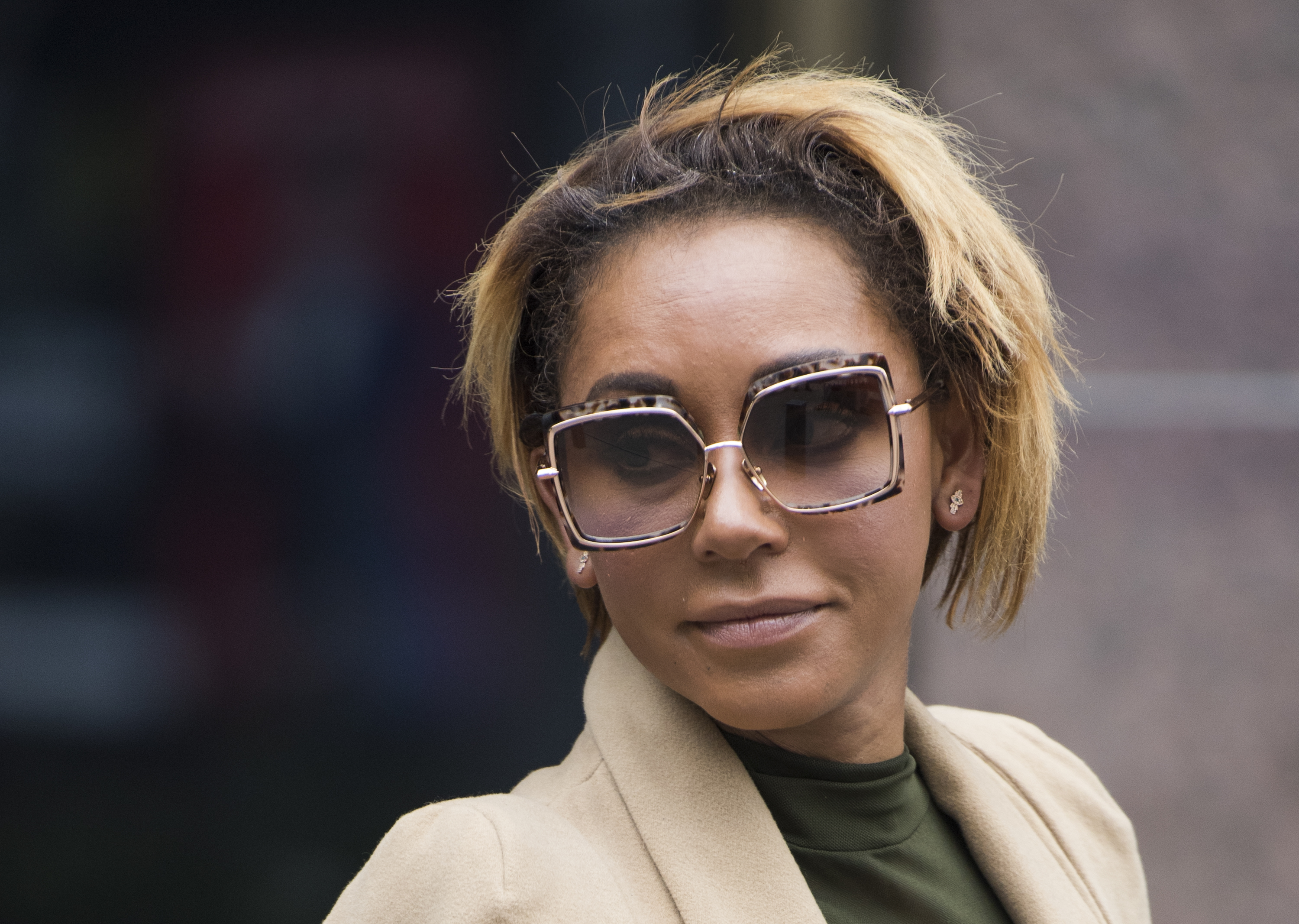 Melanie Brown (la ex Spice Girl Mel B) dejando la corte de Los Angeles (AFP PHOTO /Robyn Beck)