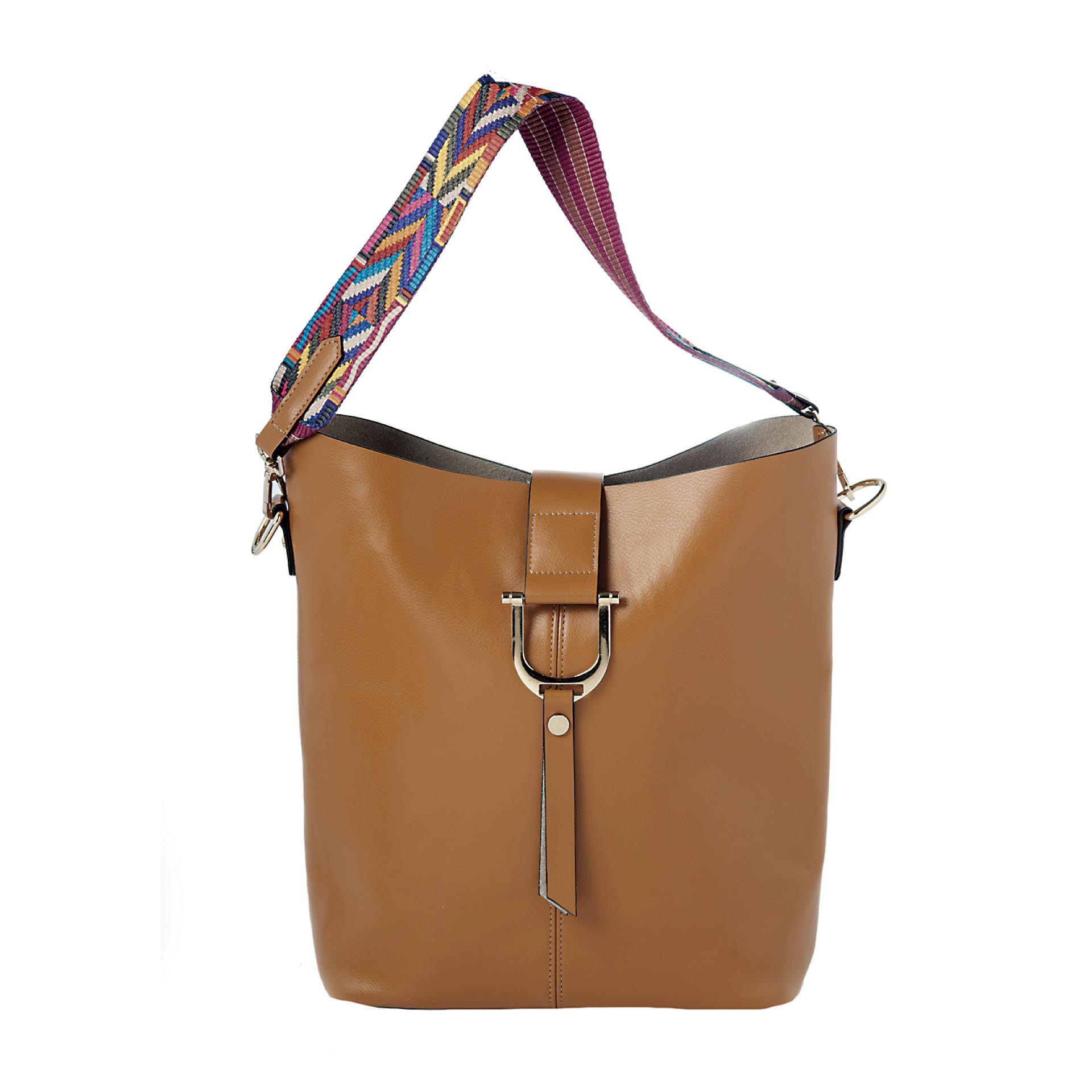 8. Cartera con herraje y tira de colores ($ 690).