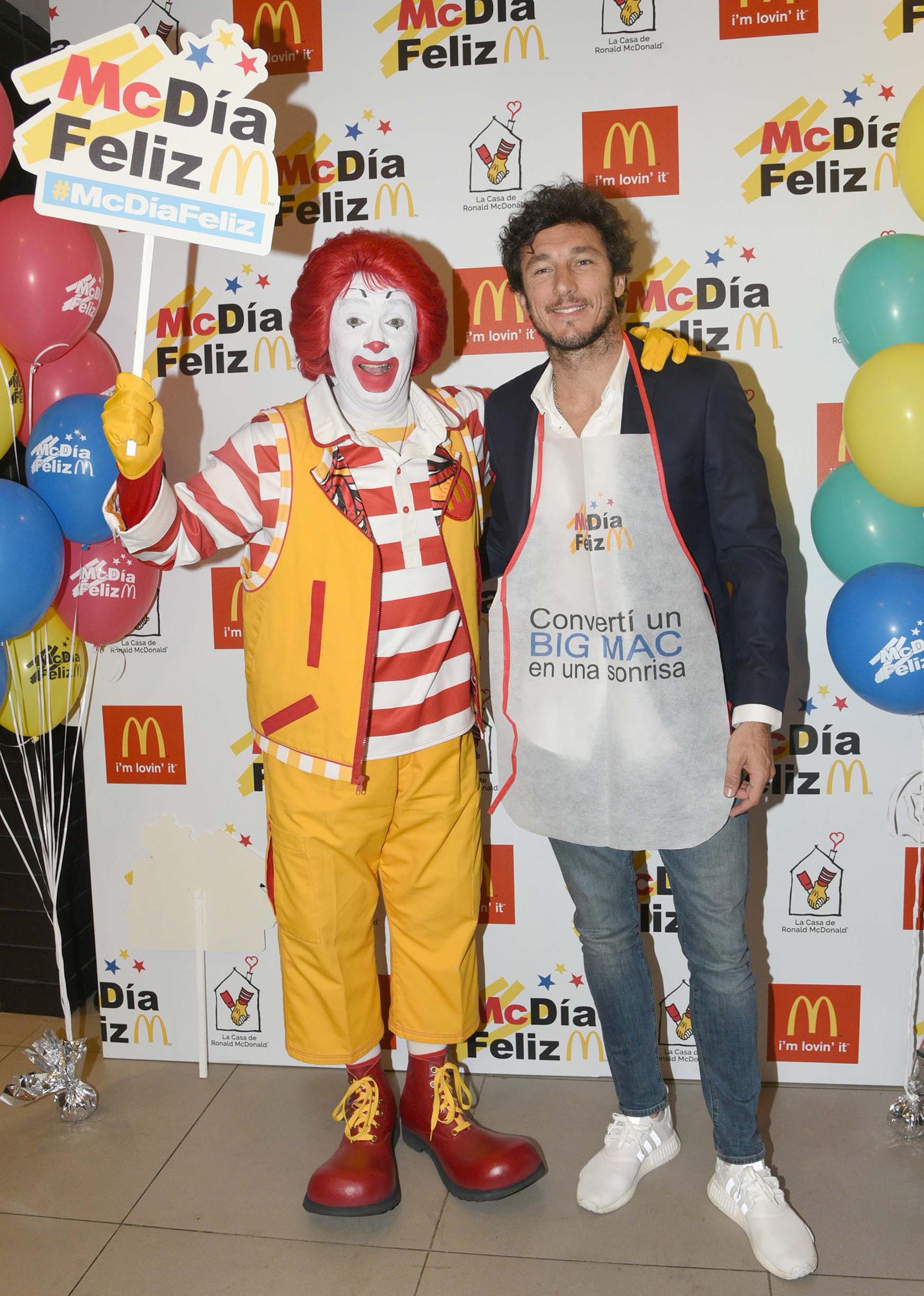 Juan “Pico” Mónaco. McDonald’s celebró una nueva edición del McDía Feliz, una jornada 100% destinada a ayudar. Es por eso, que lo recaudado por la venta del Big Mac será a beneficio de La Casa de Ronald McDonald, Asociación Argentina de Ayuda a la Infancia, que se dedica desde hace más de 24 años a desarrollar y liderar programas que impactan en la salud y el bienestar de los niños y sus familias, acompañándolos en los momentos en que más lo necesitan