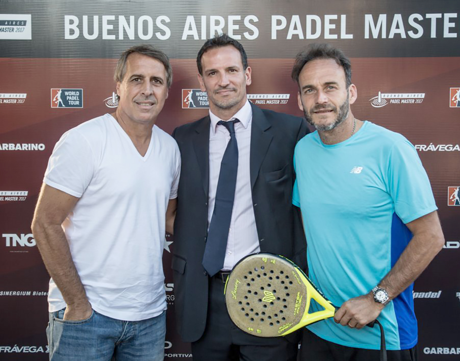 El ex futbolista Leonardo Rodríguez, el director del torneo, Lisandro Borges, y el secretario de deportes de la Ciudad de Buenos Aires, Luis Lobo